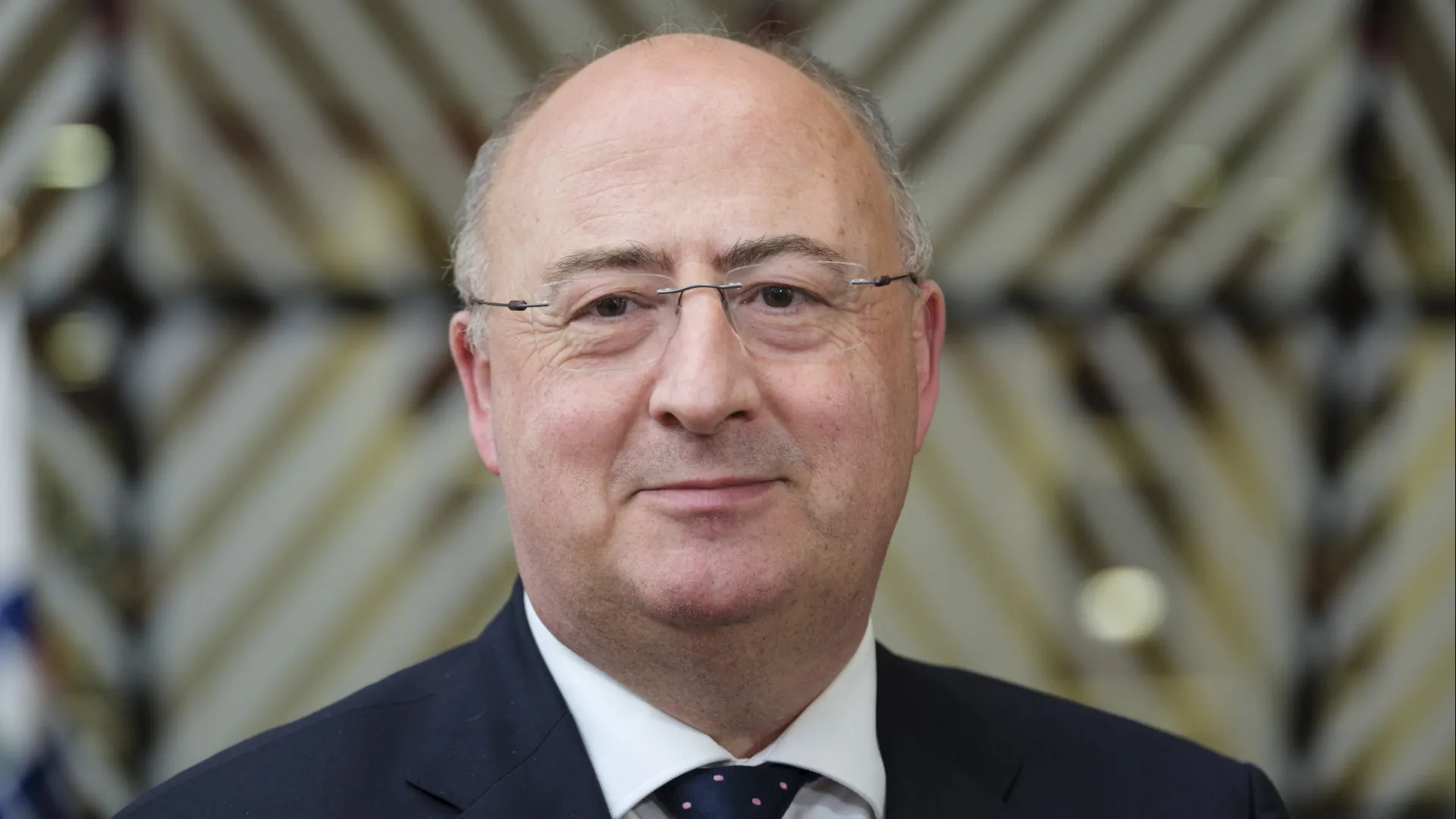 
                    Ministro da Agricultura vai abordar em Bruxelas tema dos resseguros
                