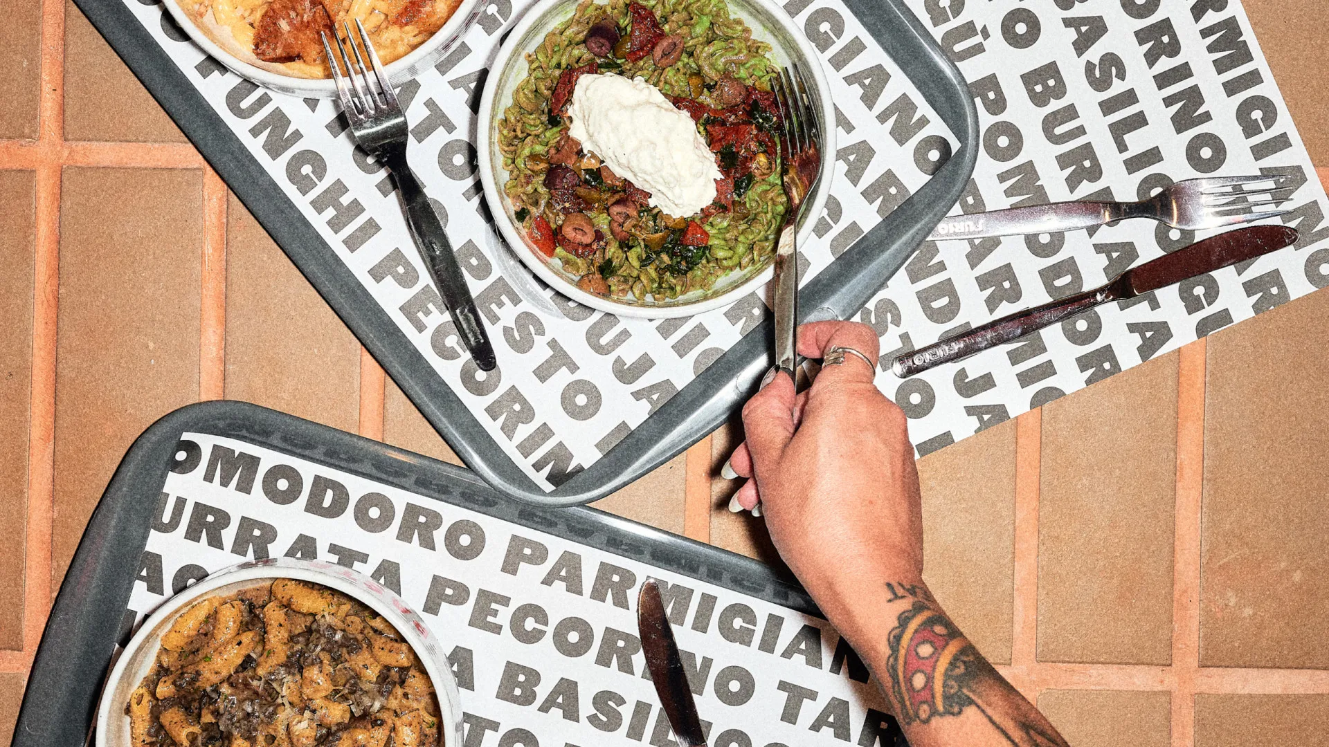 Há um novo 'spot' com massa fresca em Cascais (e há opções vegetarianas)