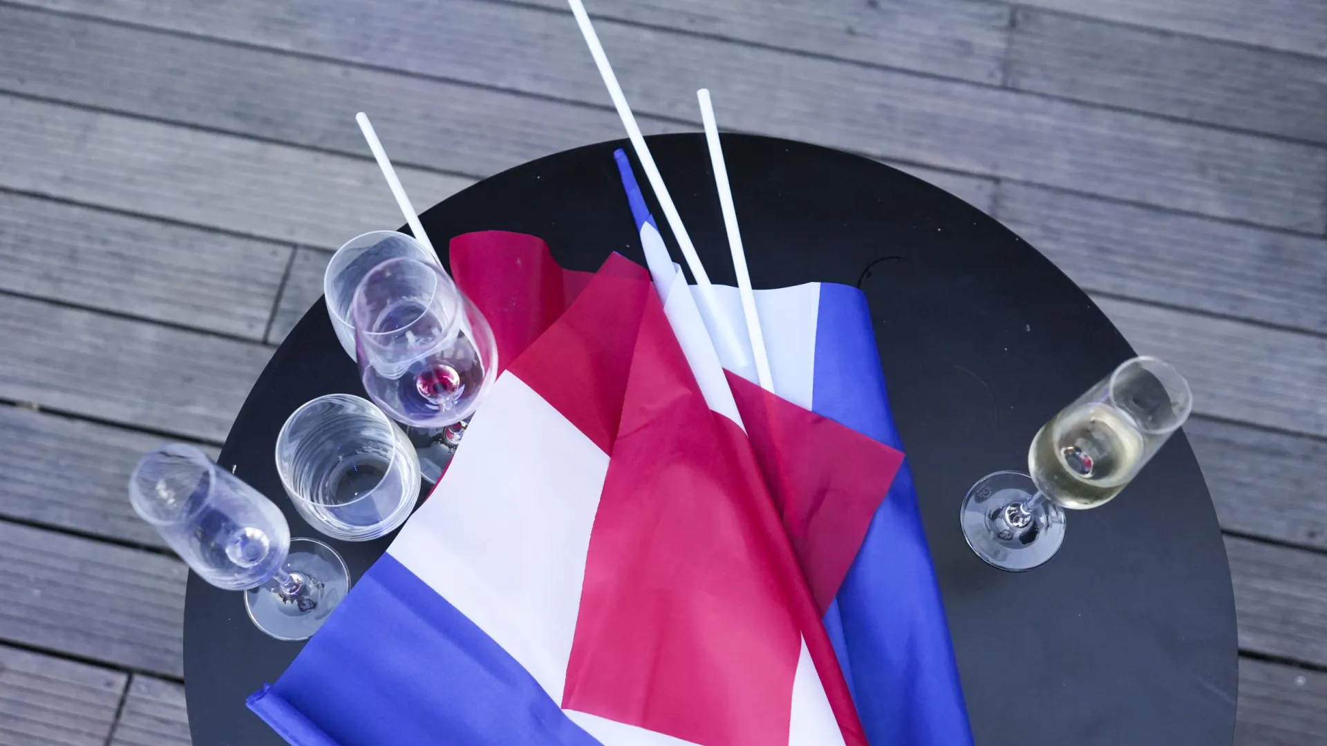 
                    Partidos franceses lançam eleições presidenciais de 2027 depois de autárquicas
                