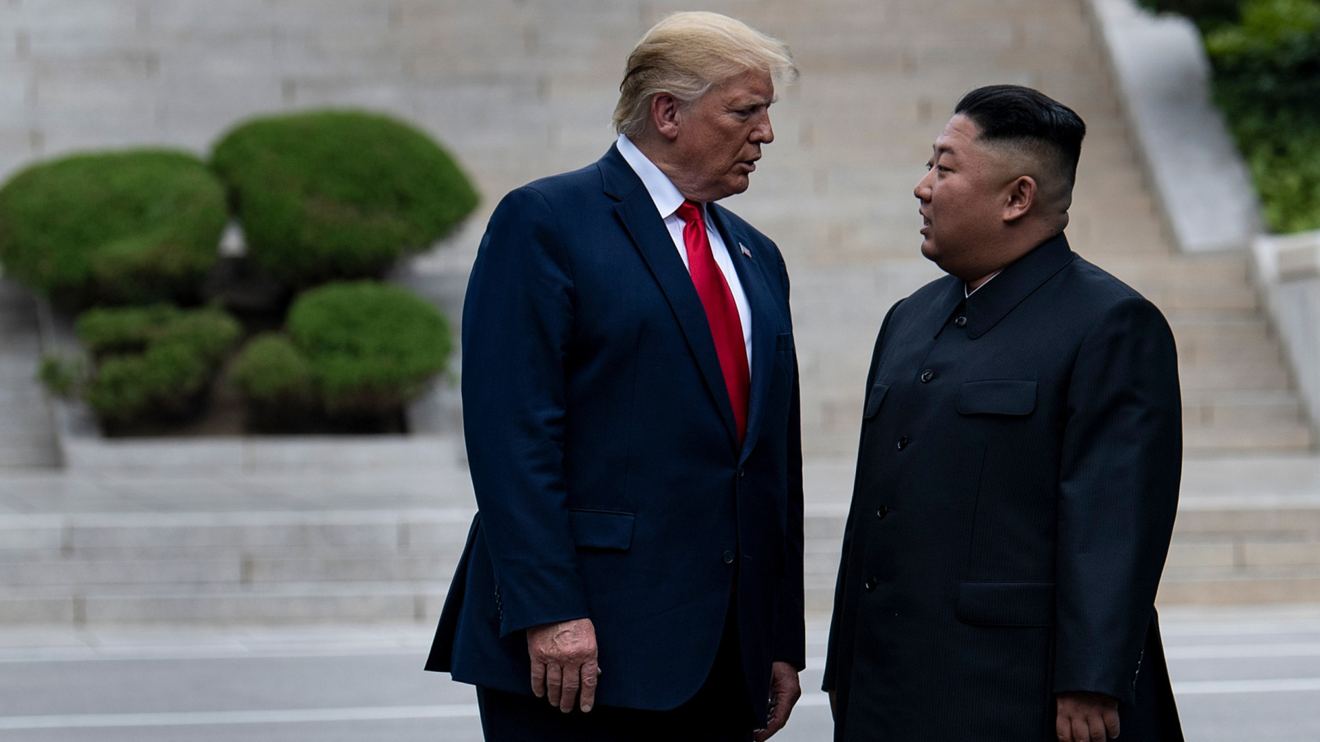 "Dei-me muito bem com ele". Trump quer reunir-se com Kim Jong-un