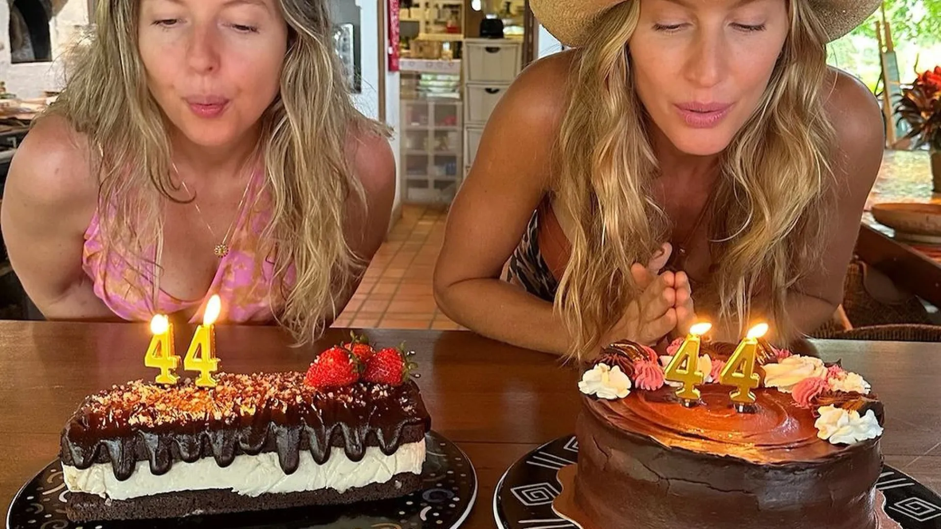 Gisele Bündchen comemora 44.º aniversário ao lado da irmã gémea