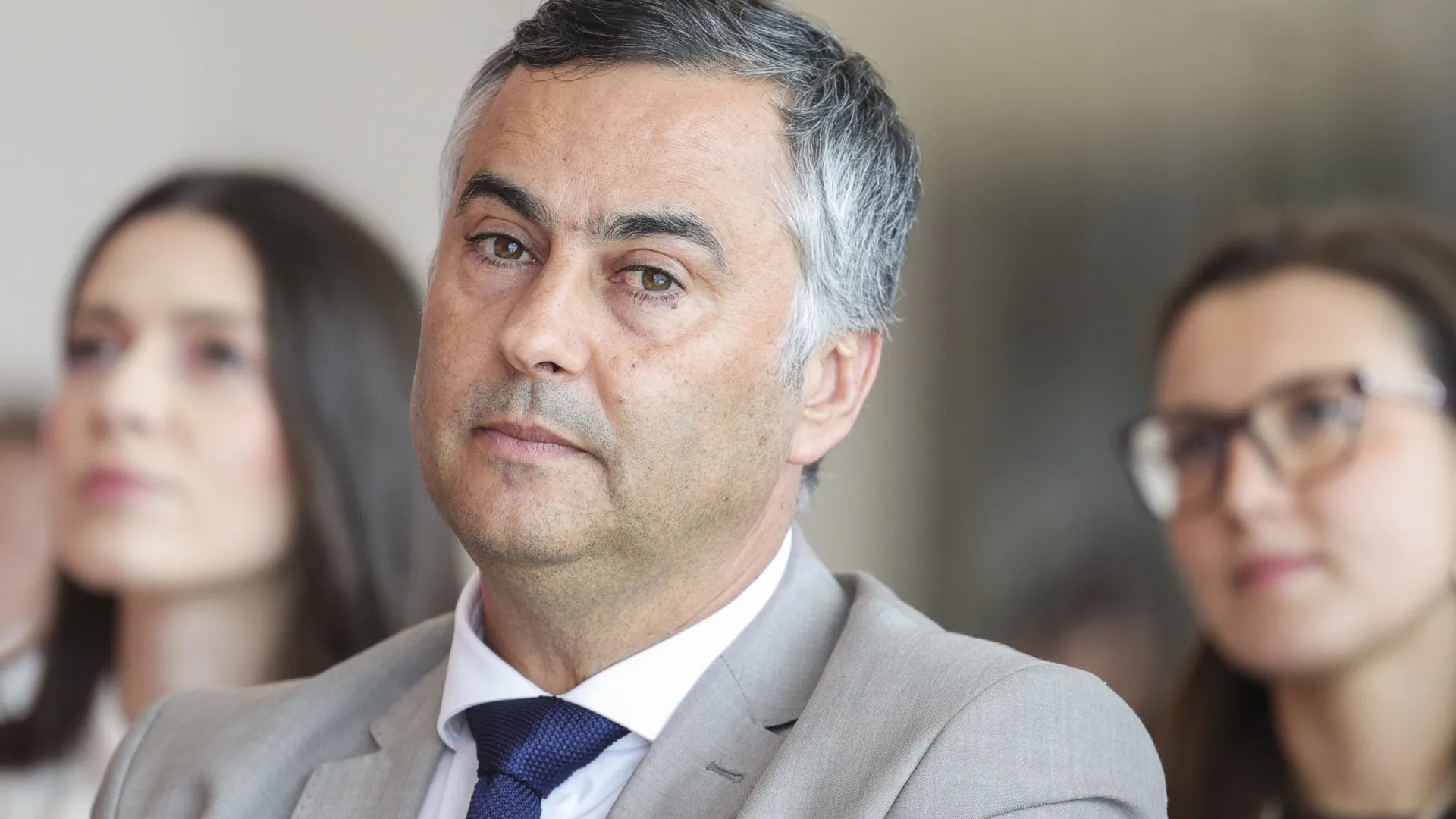 
                    Pressões do Governo? 