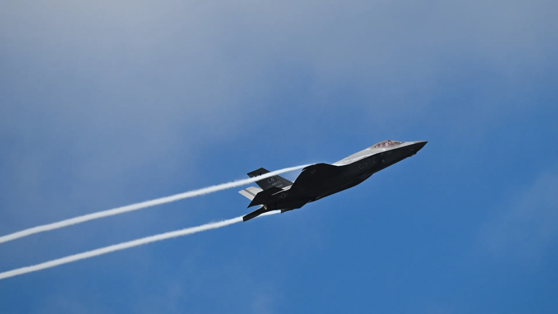 
                    Países Baixos propõem modificar 'software' dos F-35 para integrar armas europeias
                