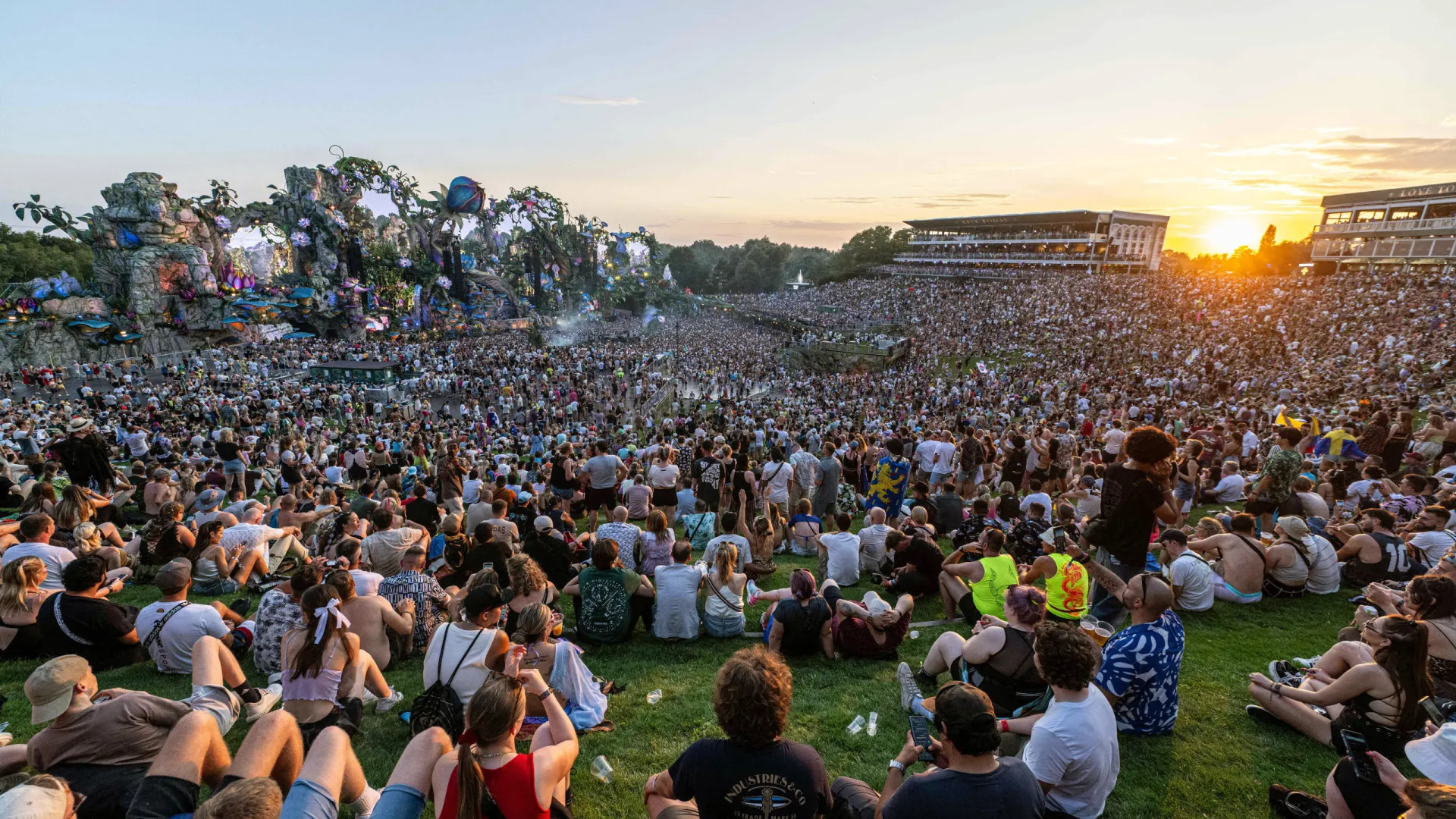 Tomorrowland volta a encher pequena cidade belga com 200 mil pessoas