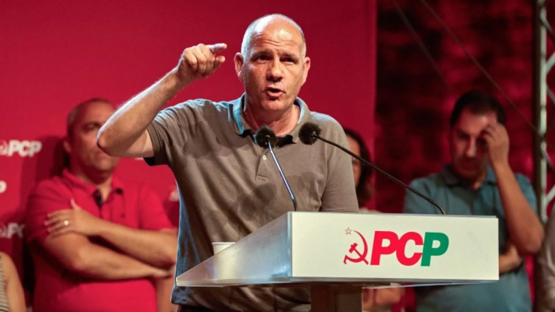 
                    PCP diz que população rejeitou pacote laboral. 