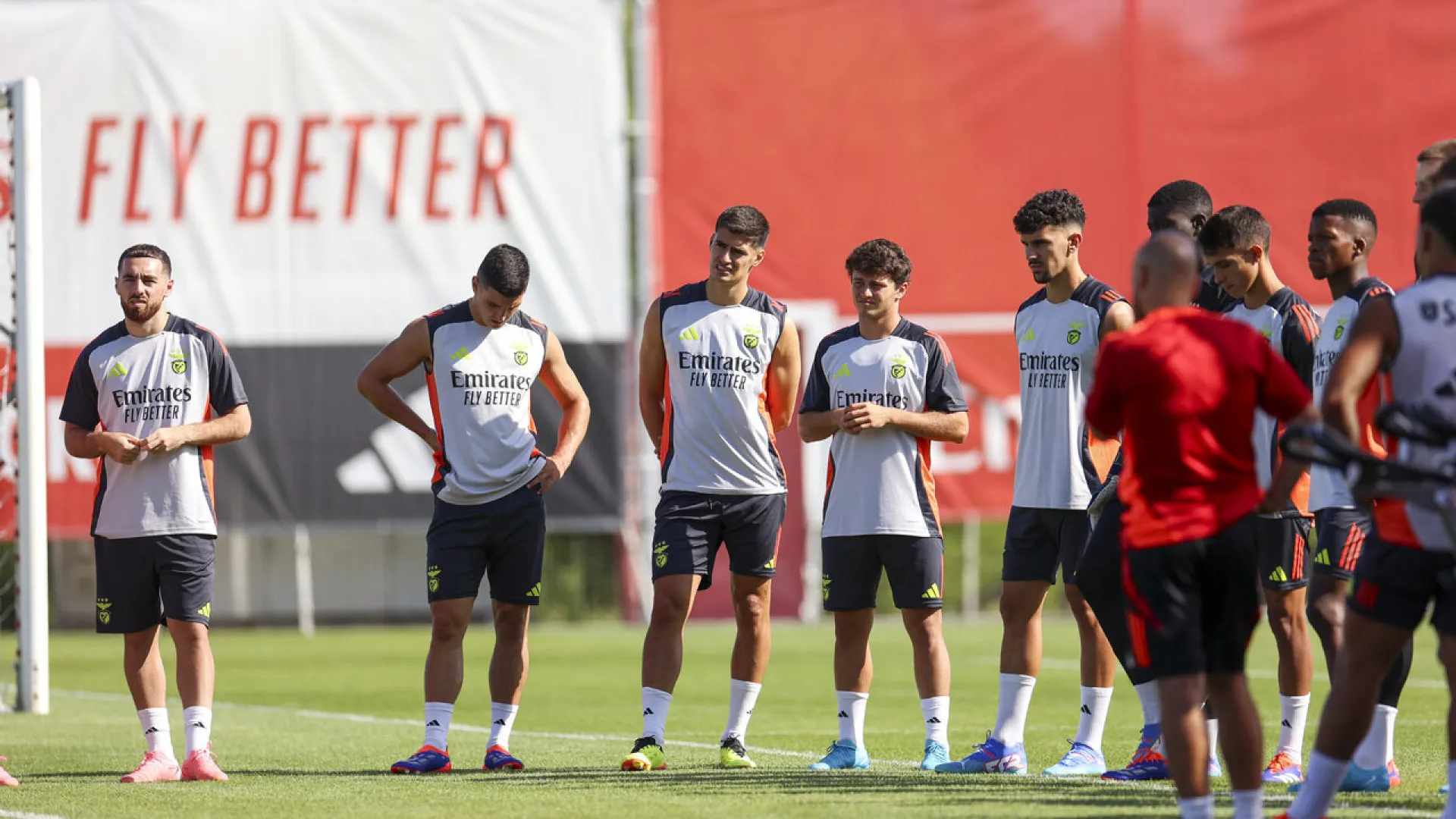 Benfica regressou aos treinos após Eusébio Cup (com João Neves)