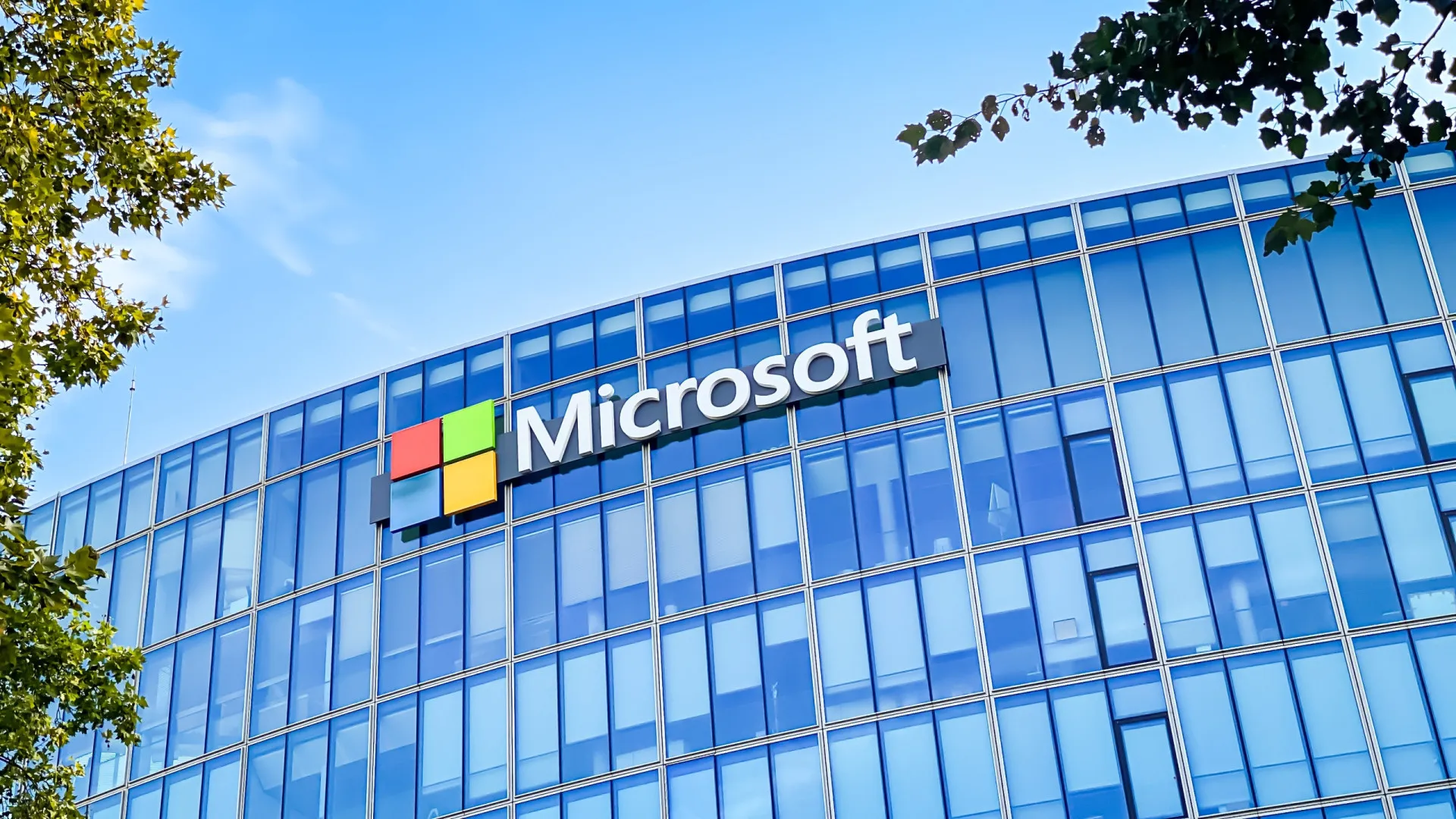 
                    Executivo da Microsoft desmente que empresa está a preparar despedimentos
                