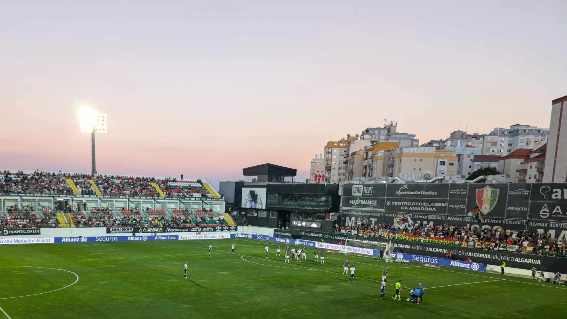 
                    EM DIRETO: Estrela-Arouca e Alverca-Nacional antecedem Tondela-FC Porto
                