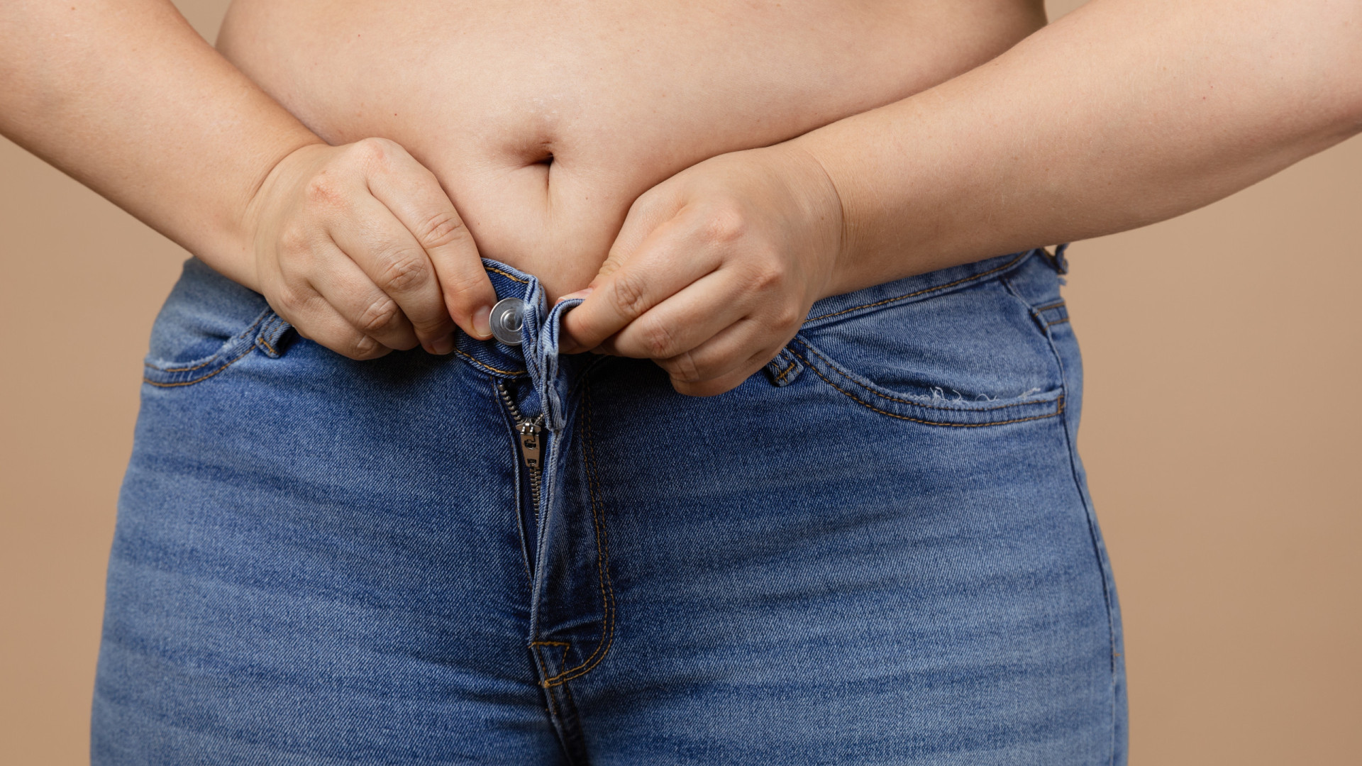 Acorda ‘magro’ e deita-se com a barriga inchada? Aqui tem a explicação