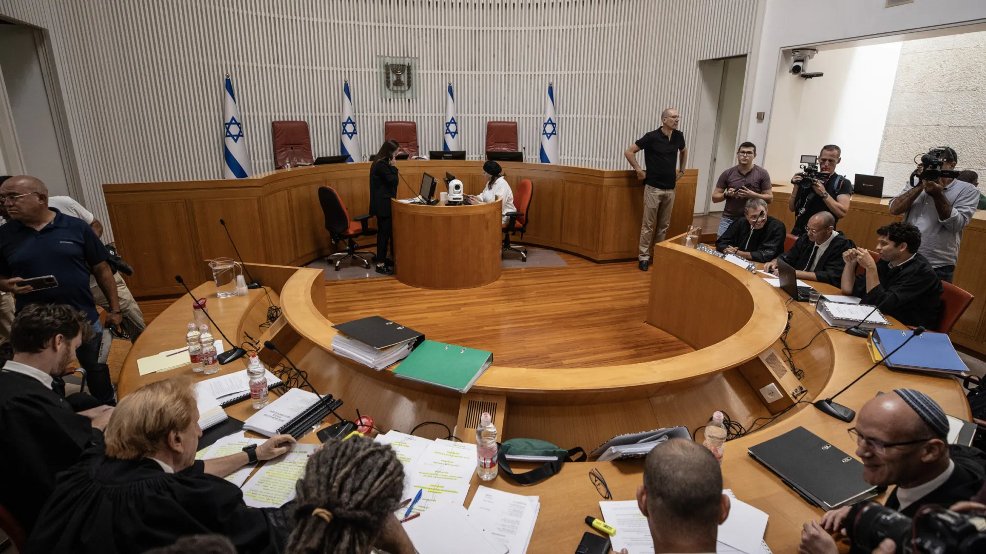 
                    Presos palestinianos? Supremo israelita ordena melhoria das 