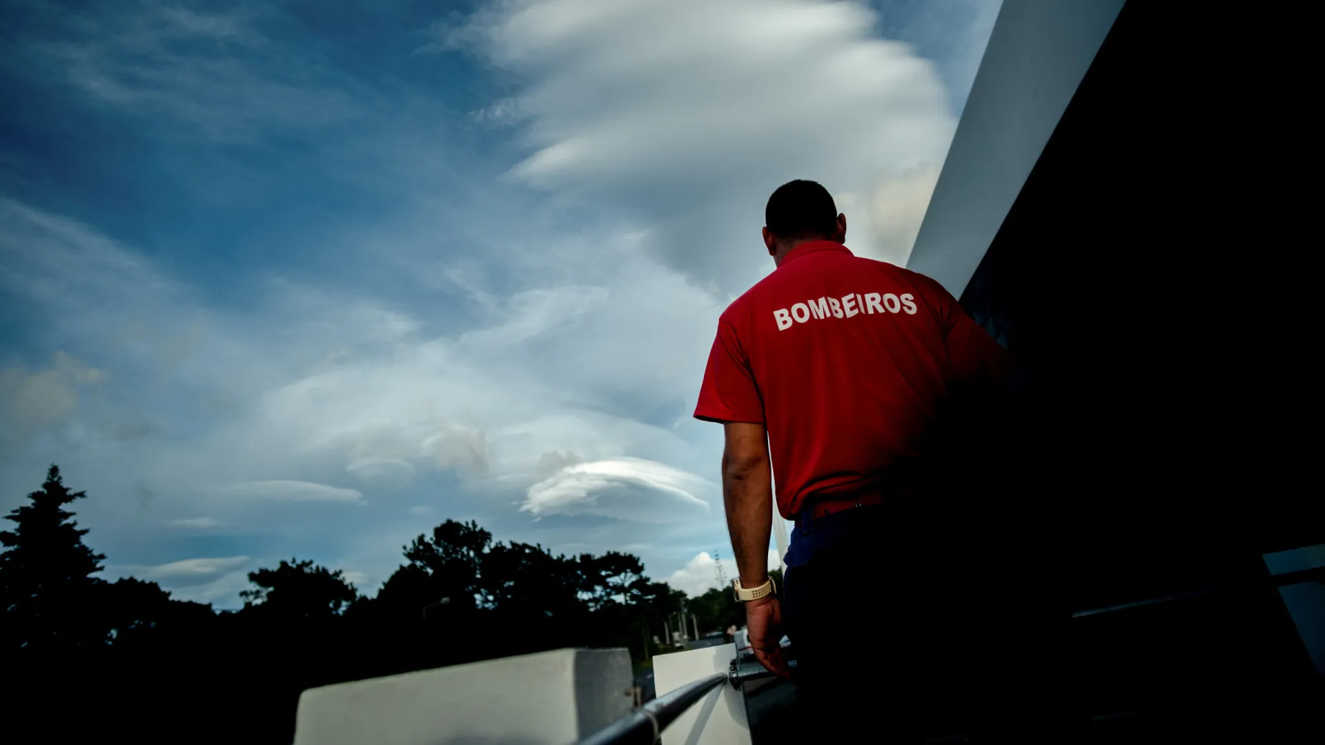 
                    Família fica presa no interior de jipe em rio de Gondomar. O que se sabe?
                