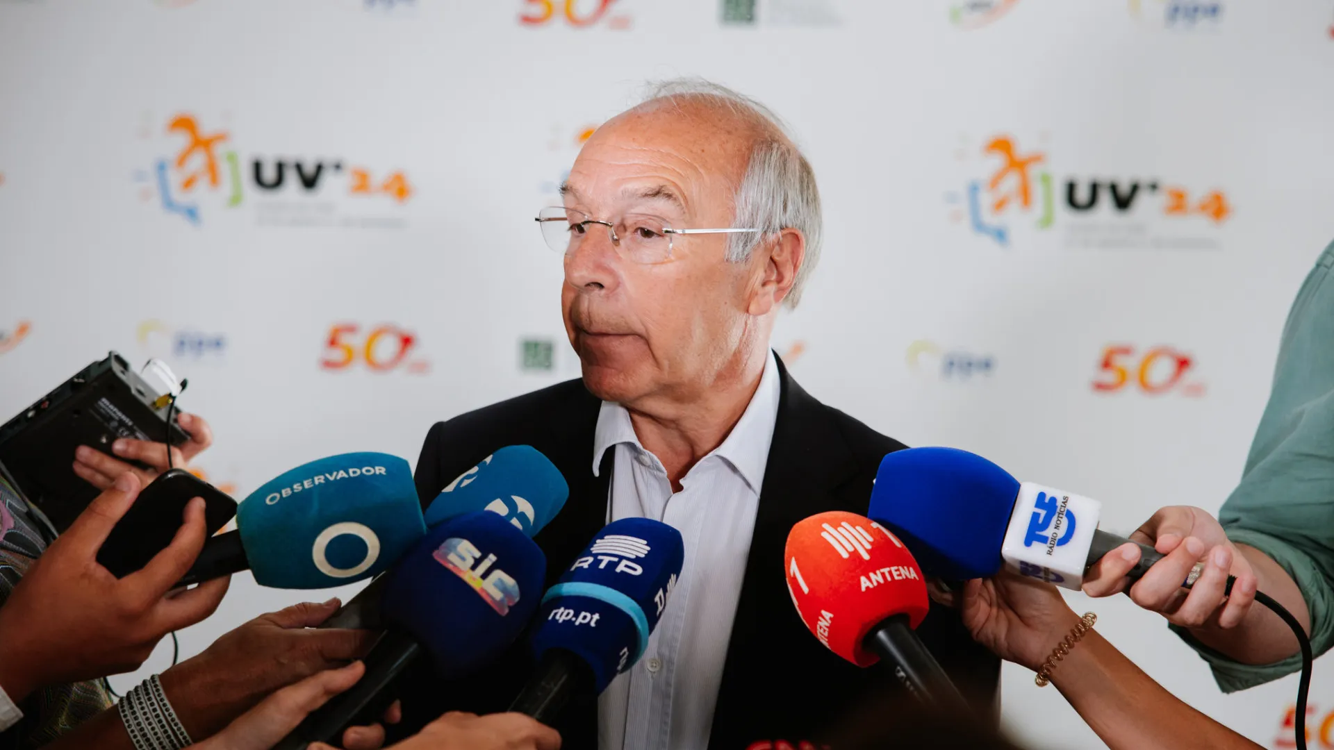 
                    Marques Mendes saúda Ventura mas diz que são 