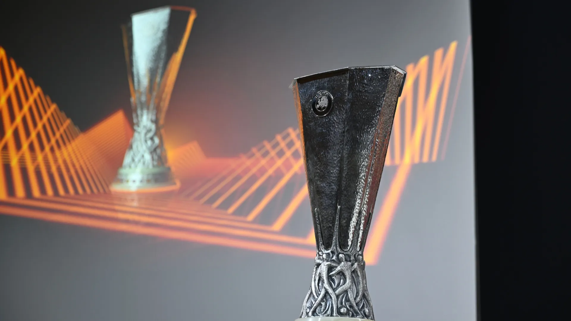 
                    Os potes e possíveis adversários de FC Porto e Sp. Braga na Liga Europa
                