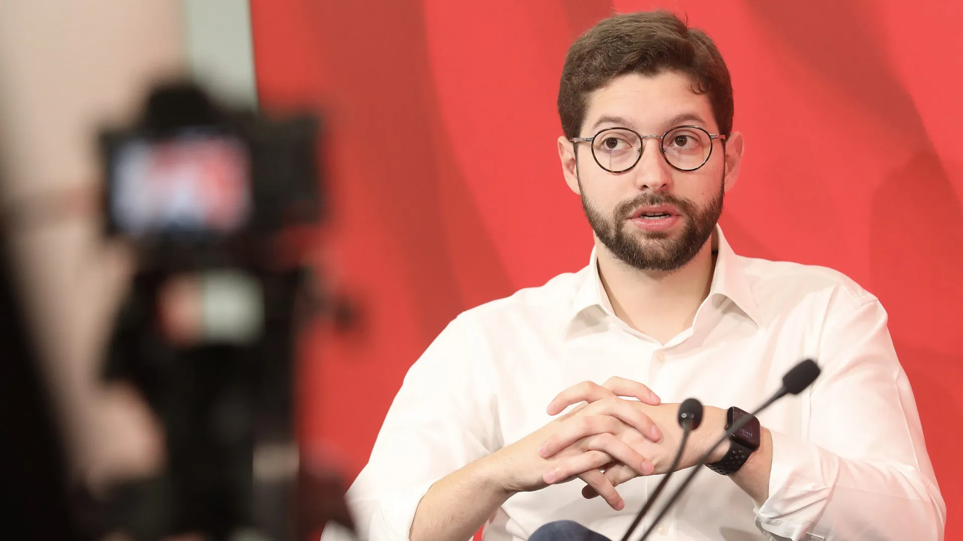 
                    Eurodeputado denuncia 