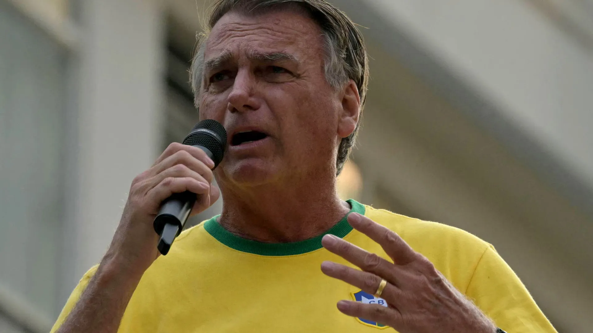 Bolsonaro critica ‘direita limpinha’ e diz acordar ‘todo dia com a sensação da PF na porta’