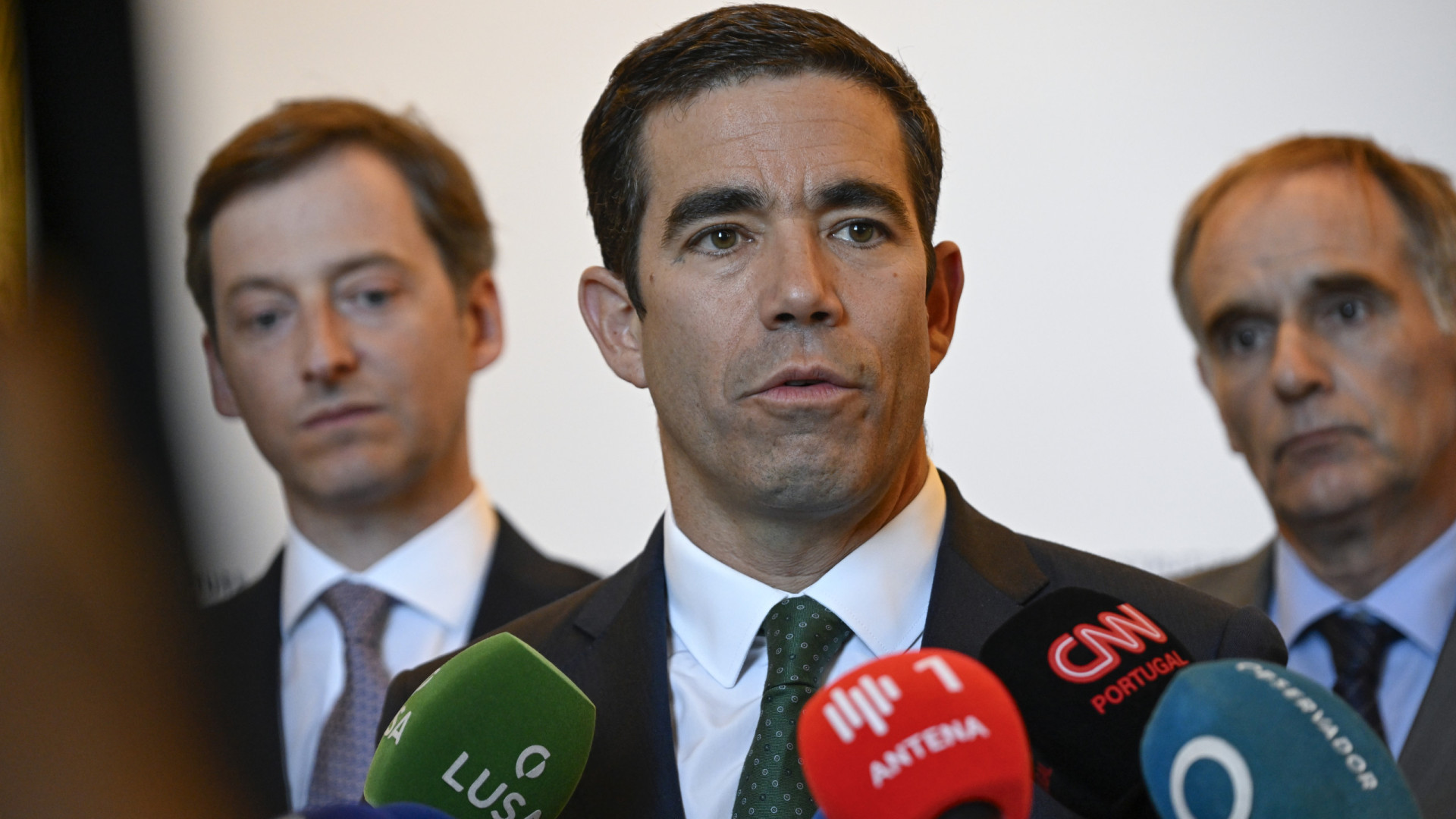 Leitão Amaro explica salário de Rosalino: “Governo não criou limite novo”