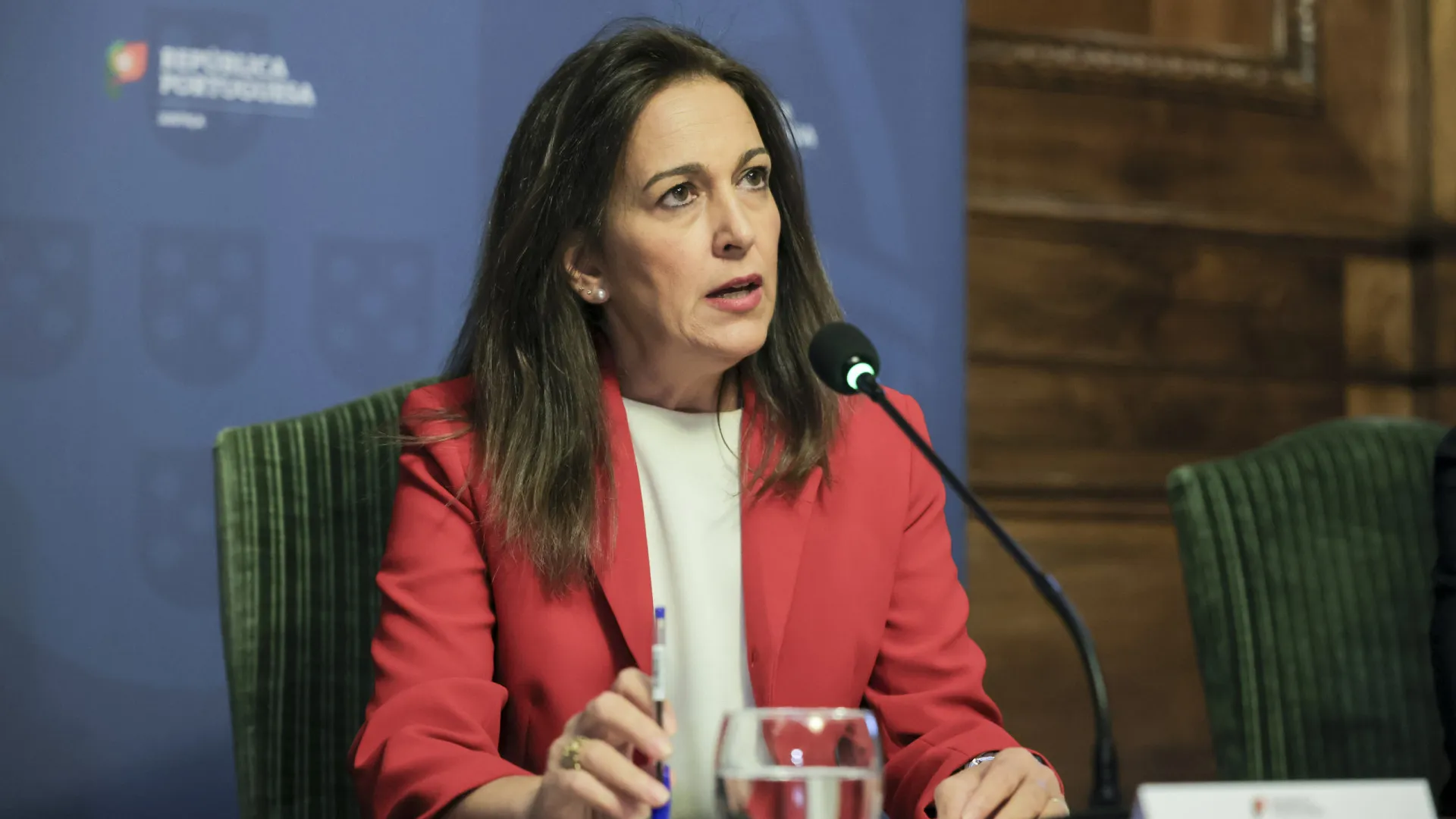 
                    Governo diz que aumento de presos dificulta o fecho da cadeia de Lisboa
                