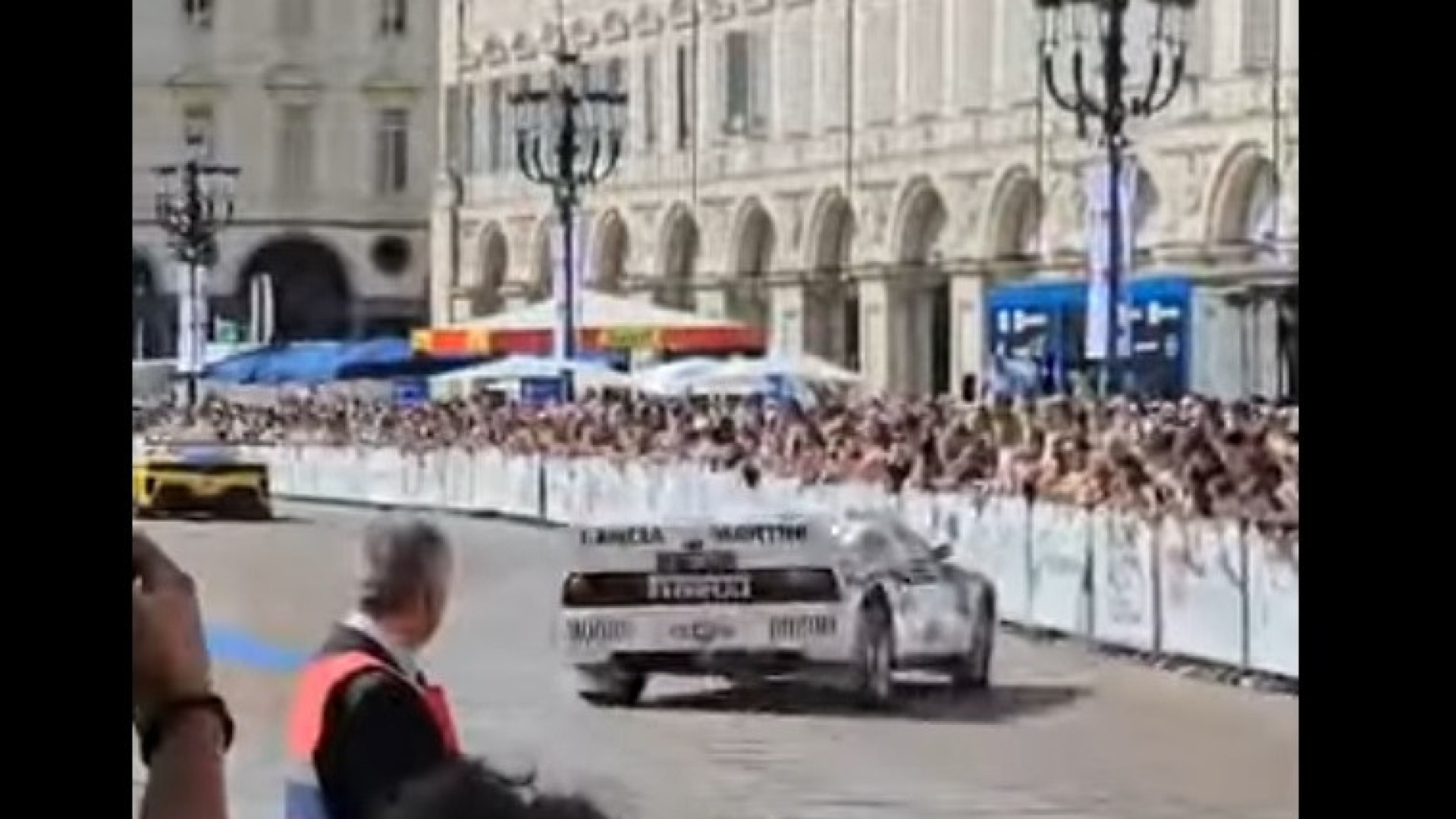 Lancia 037 feriu 12 pessoas em Turim. As imagens