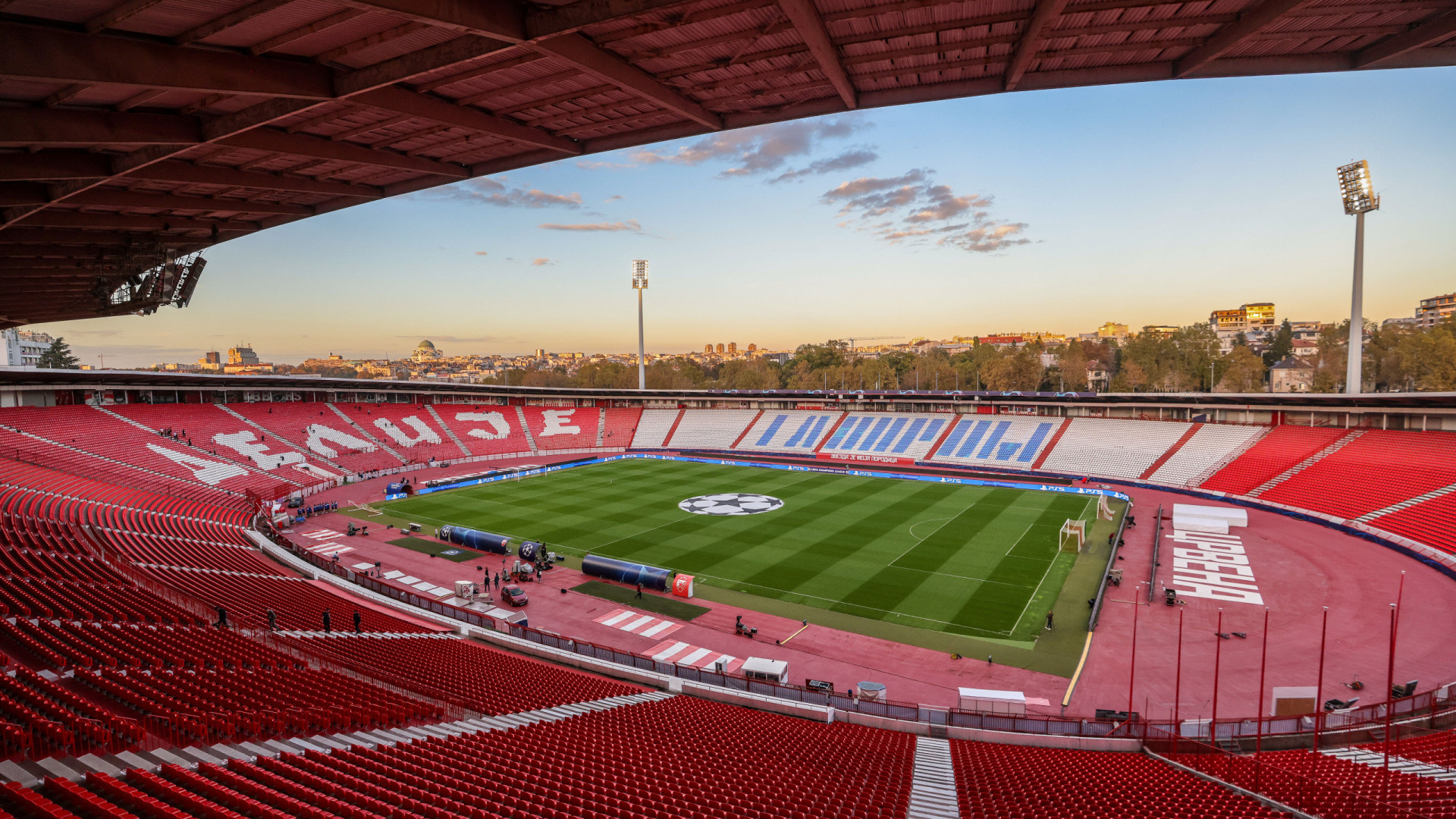 Estrela Vermelha-Benfica: 'Inferno' sérvio espera uma equipa renovada