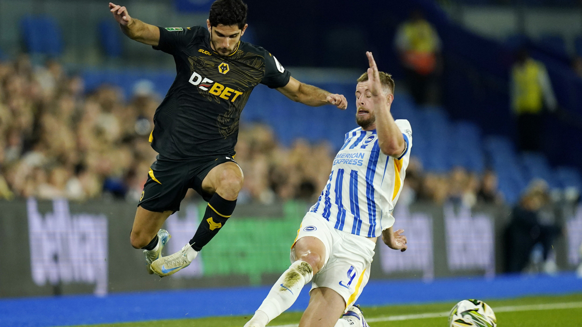 Gonçalo Guedes volta a marcar, mas não evita eliminação do Wolverhampton