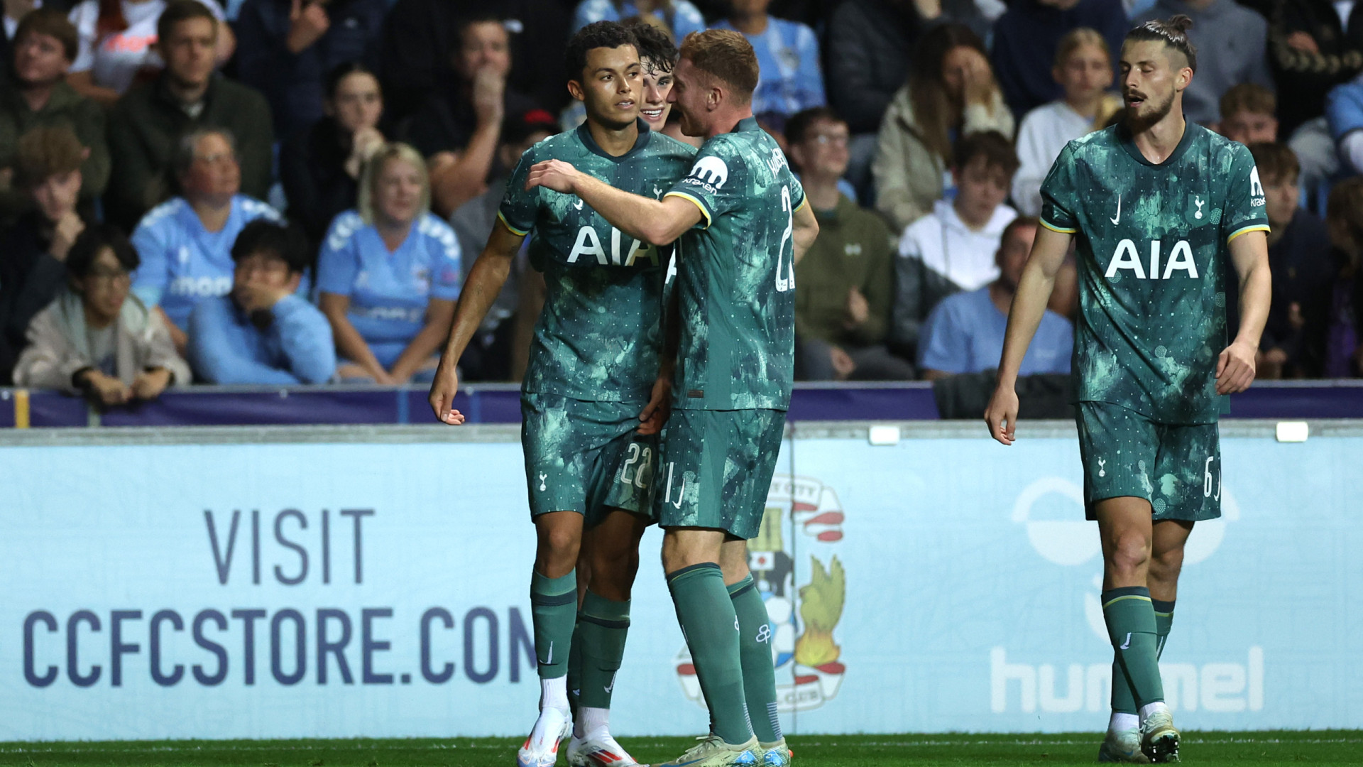 Tottenham evita escândalo na Taça da Liga perante ex-equipa de Gyokeres