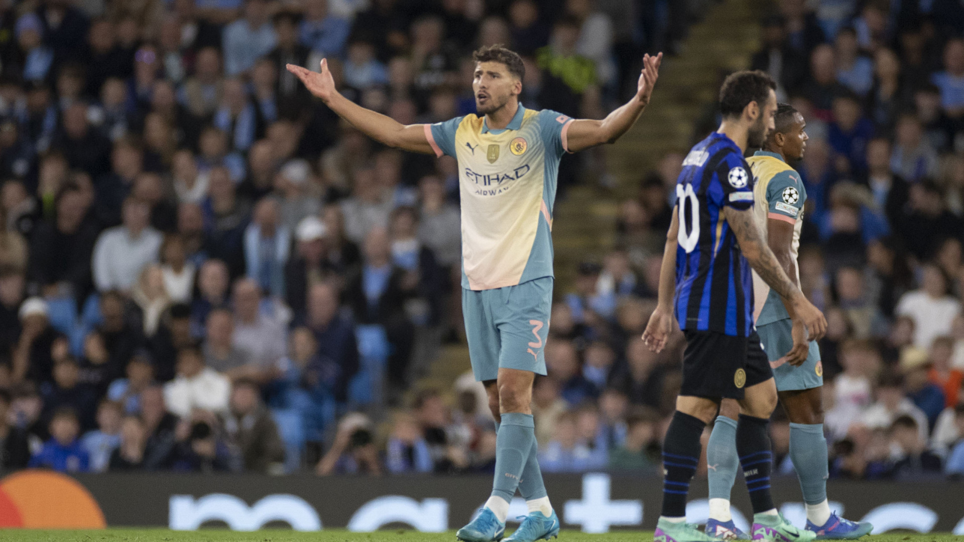 Rúben Dias arrasa sobrecarga de jogos: 