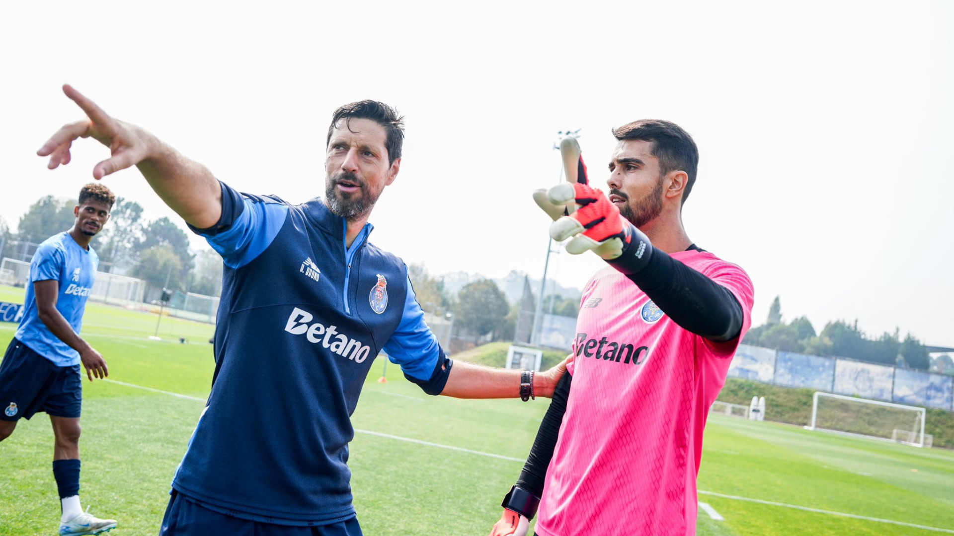 Vítor Bruno prepara ida a Guimarães com três 'dores de cabeça'