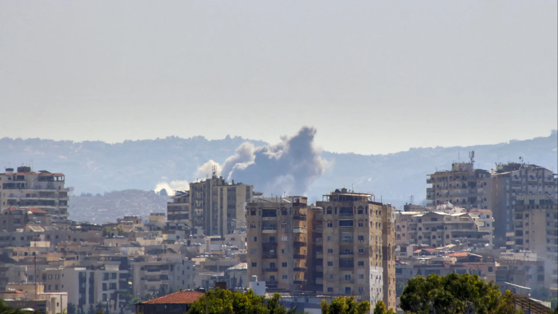 
                    Hezbollah libanês e Guardas da Revolução atacam separadamente Israel
                