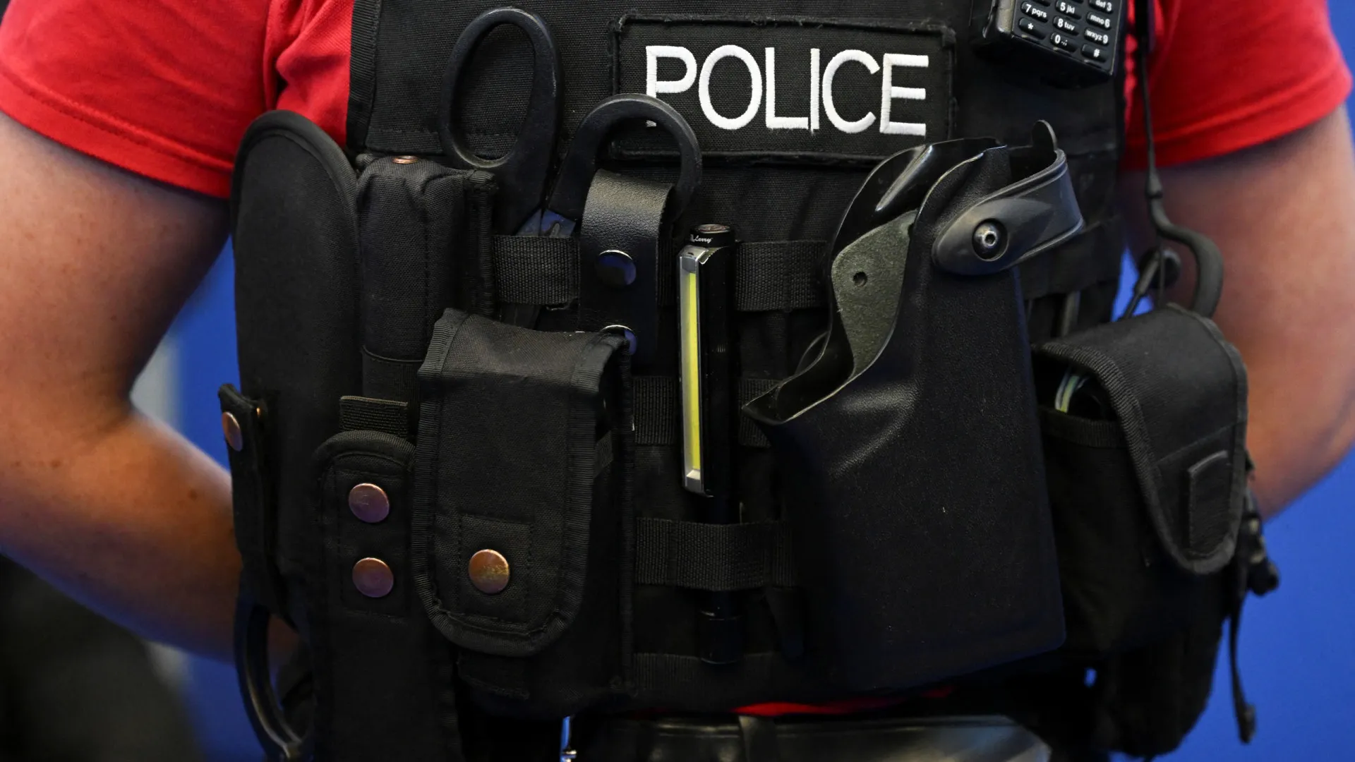 
                    Cerca de 200 casas evacuadas em Derby. Explosivos na origem (e 2 detidos)
                