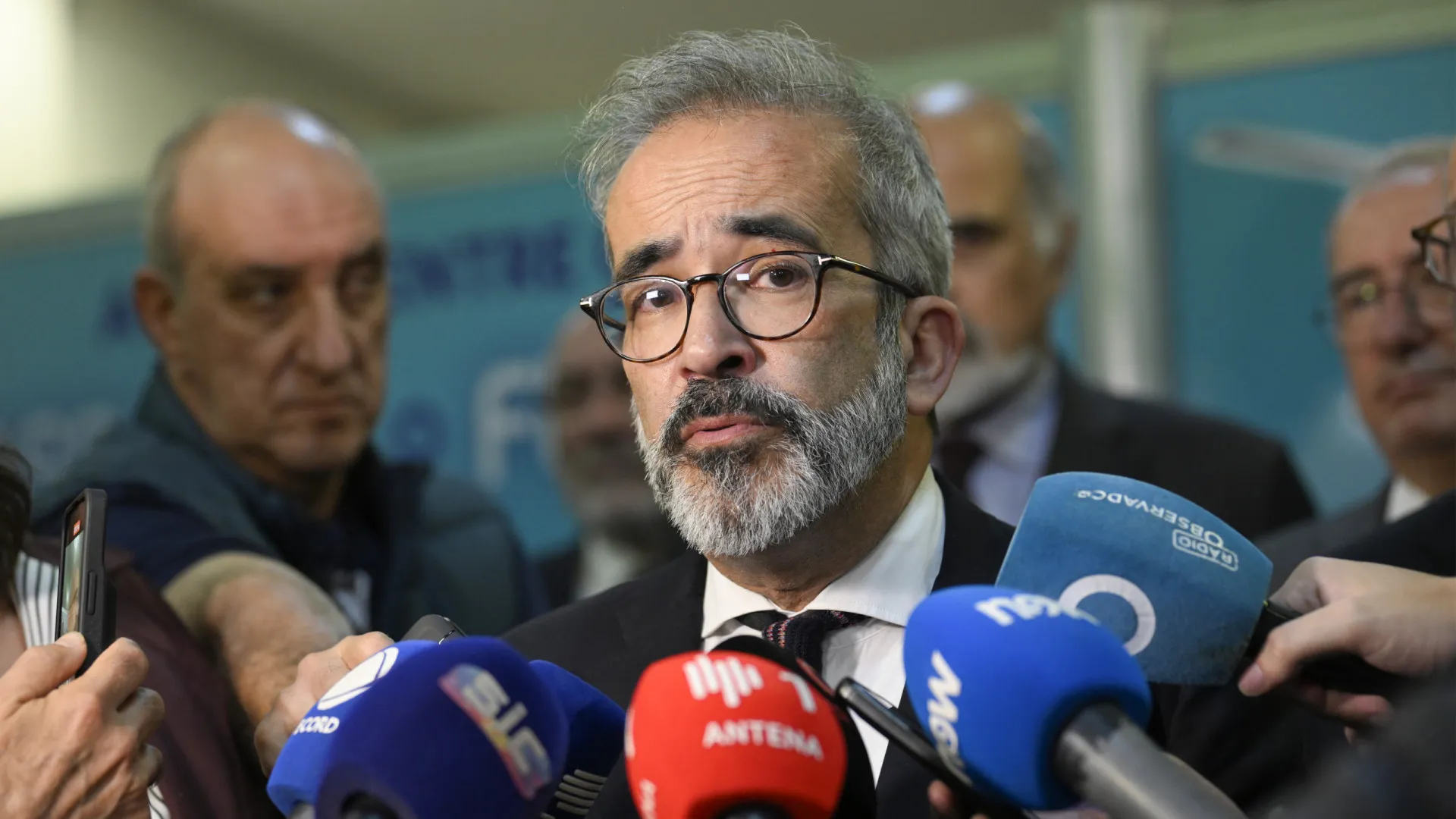 
                    Governo apresenta 