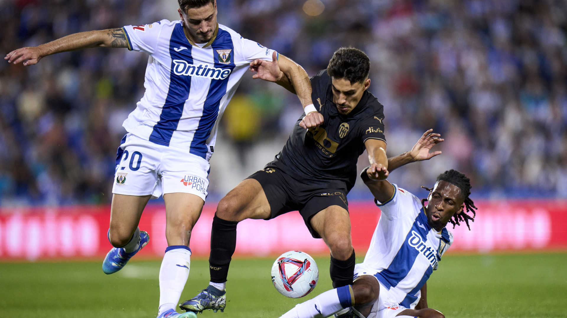 Dupla portuguesa continua sem conseguir tirar Valencia da zona de descida