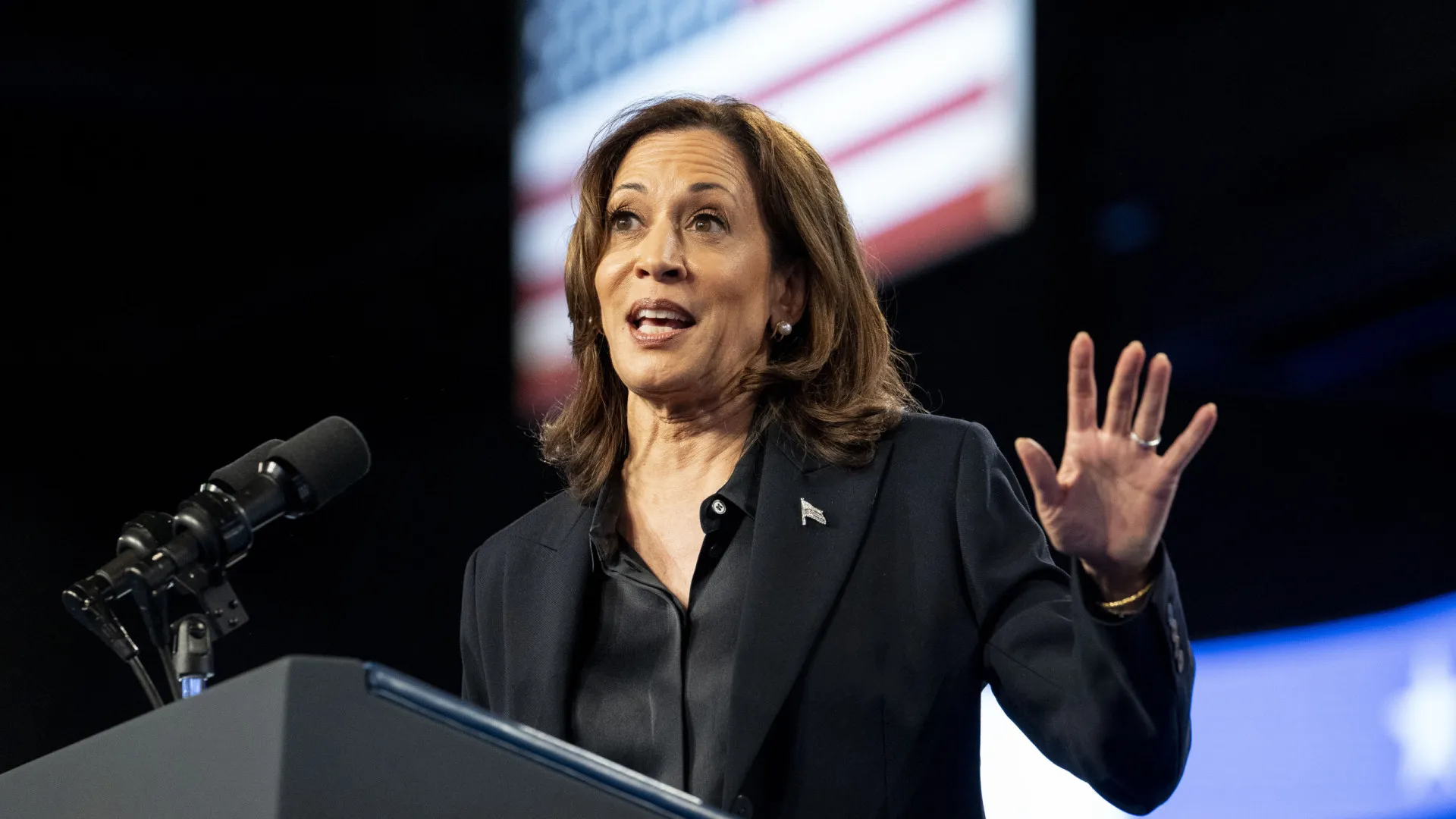 
                    Kamala critica recandidatura de 