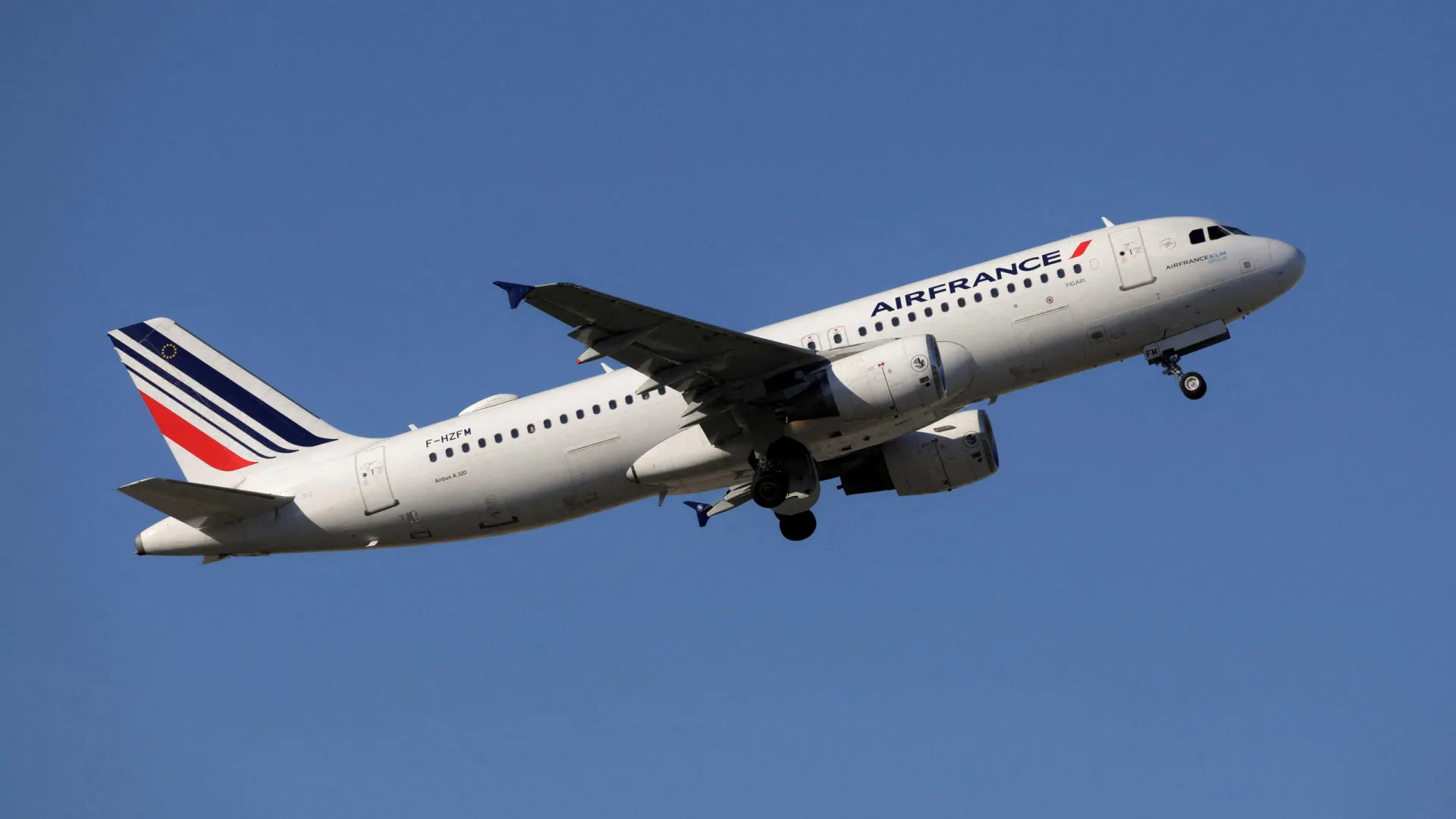 
                    Bebé morre após paragem cardiorrespiratória em voo da Air France
                