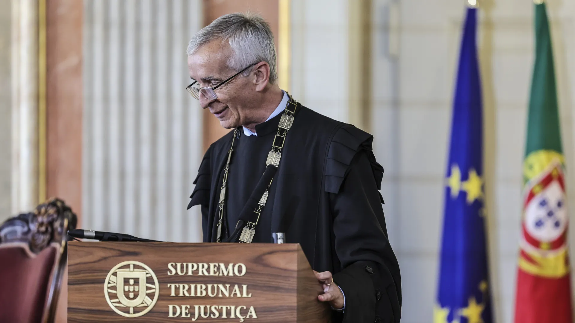 
                    Lex. Presidente do Supremo justifica gastos com imagem a transmitir
                