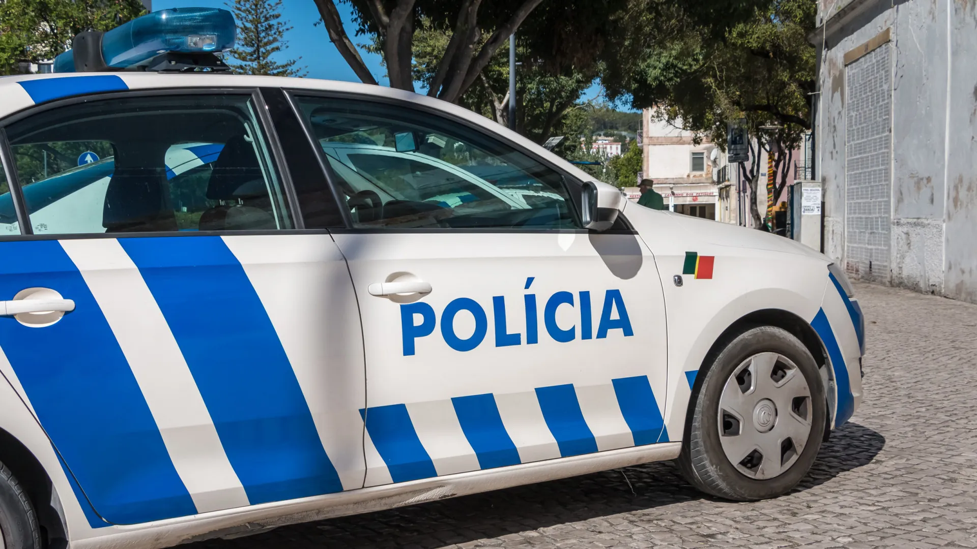 
                    Homem barrica-se em casa no Barreiro após atingir cunhado a tiro 
                