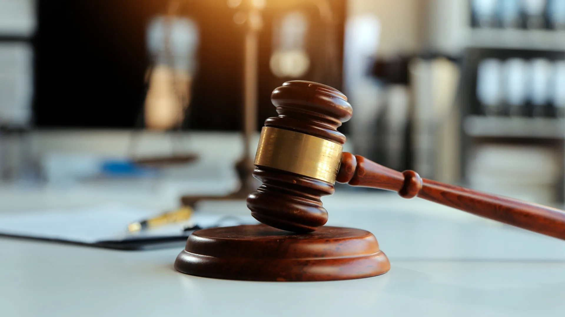 
                    Mentor de grupo acusado de burlar 88 vítimas no Porto confessa factos
                