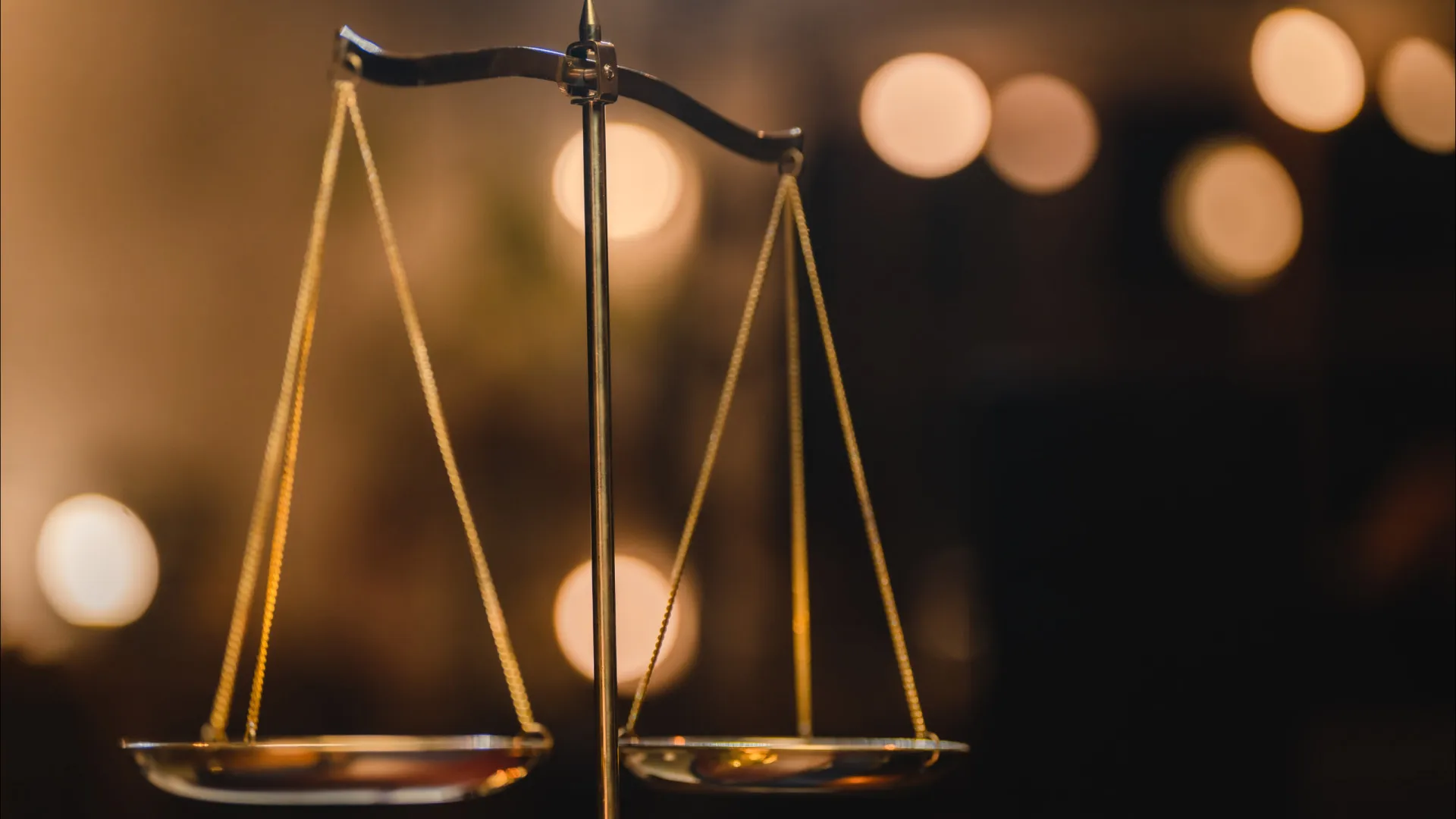 Mulher condenada a 6 anos por crimes de burla e falsidade informática