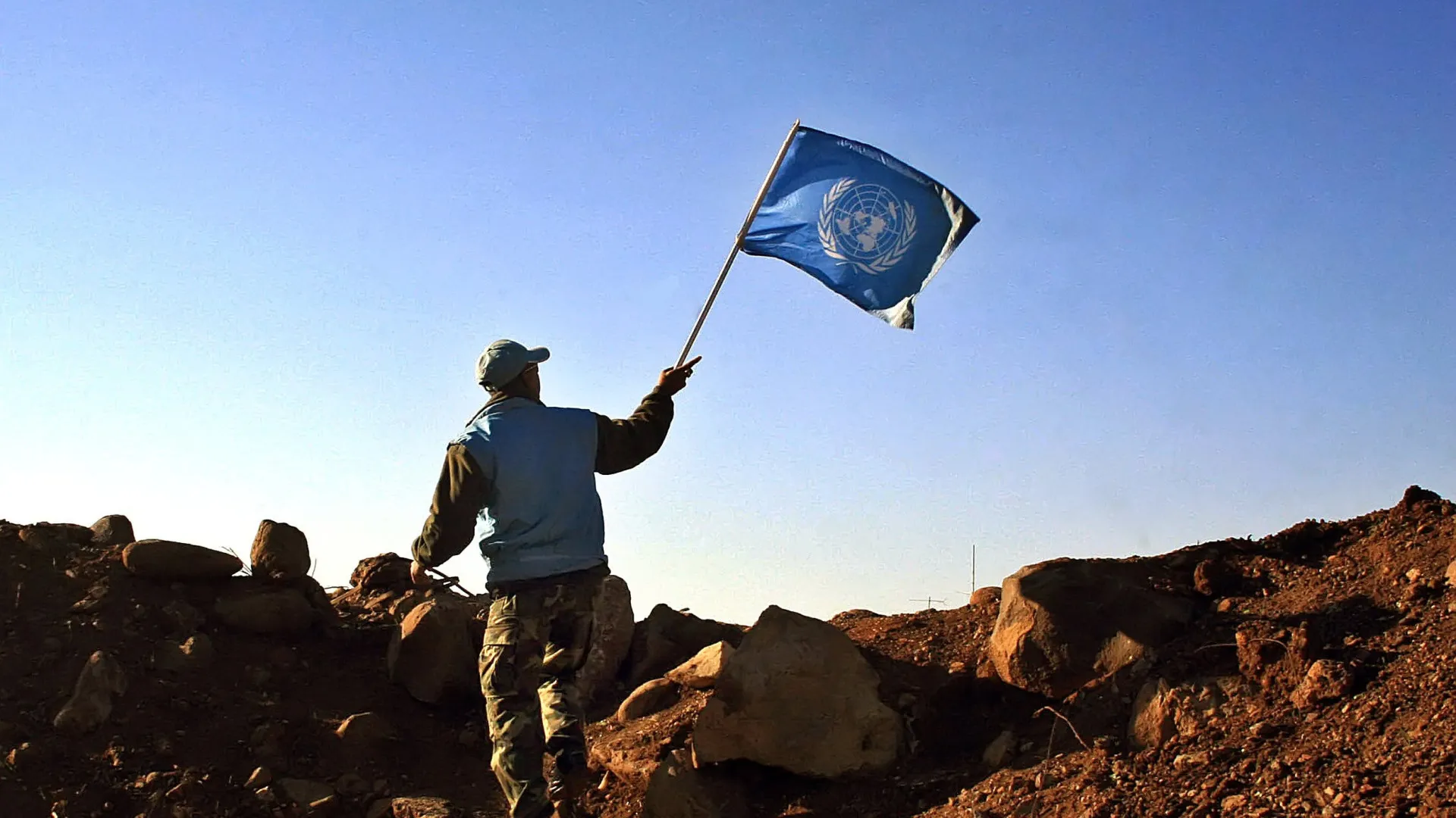 
                    Soldado da ONU ferido após ataque israelita no sul do Líbano
                