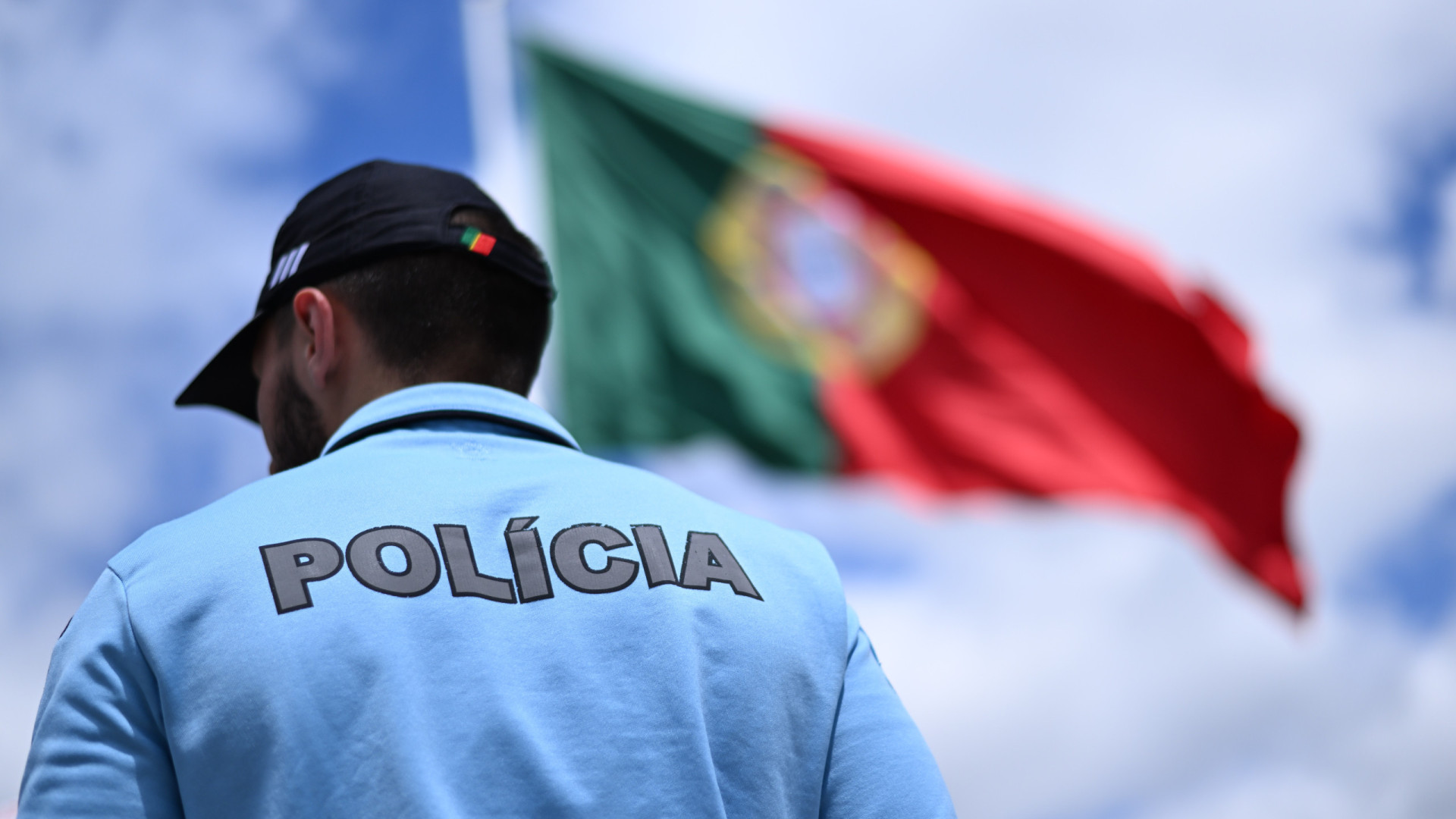 Arromba porta de loja no Porto para roubar 50 euros em bebidas