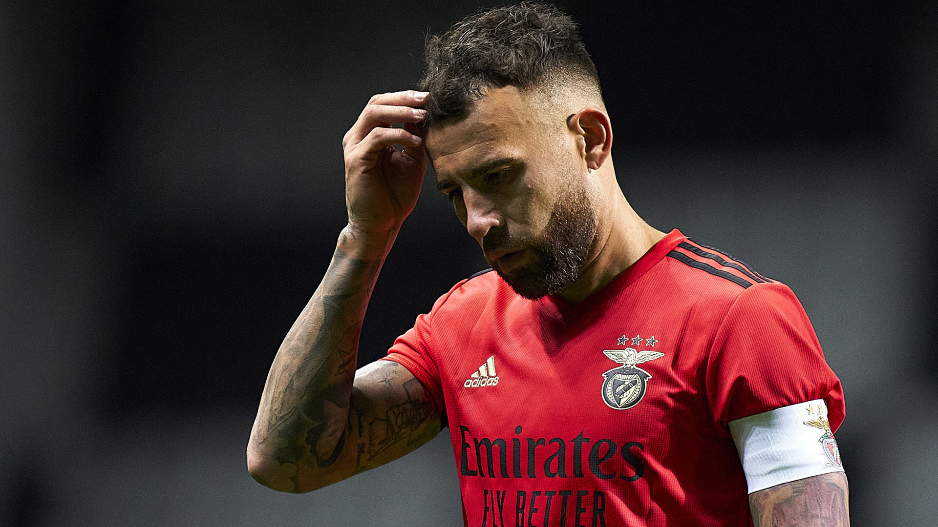 Benfica quebra o silêncio e esclarece o futuro de Otamendi