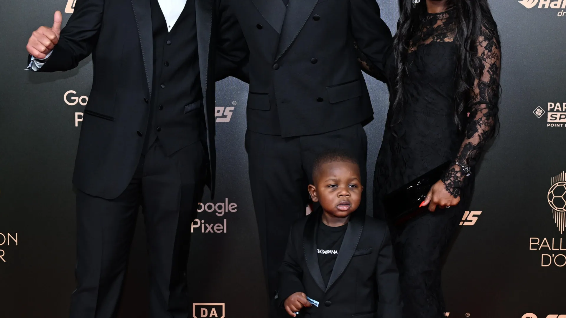 
                    Pai de Lamine Yamal volta a ser polémico e é expulso do Betis-Barcelona
                