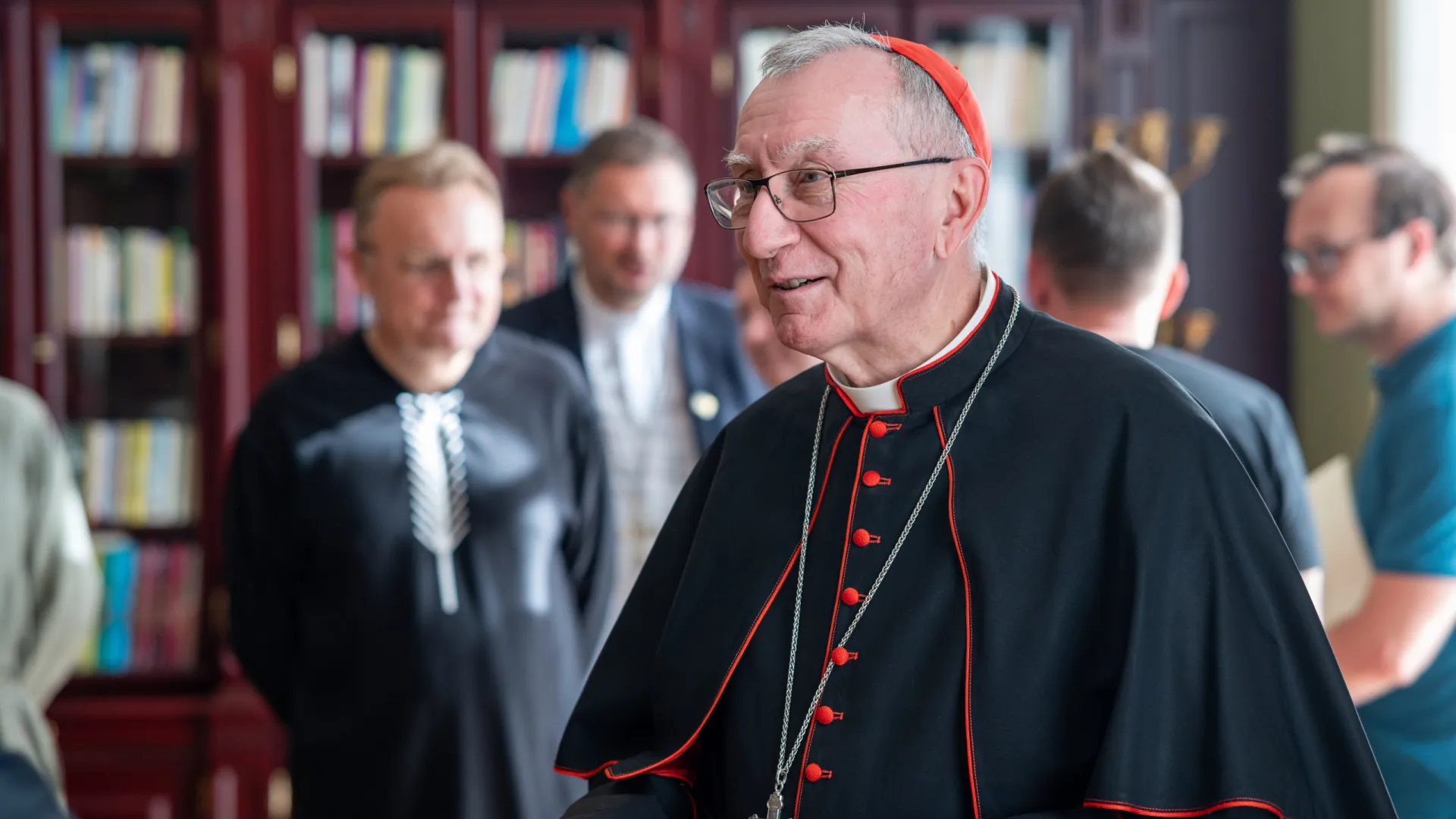 
                    Secretário do Vaticano diz que interesses políticos impedem resolução em Gaza
                