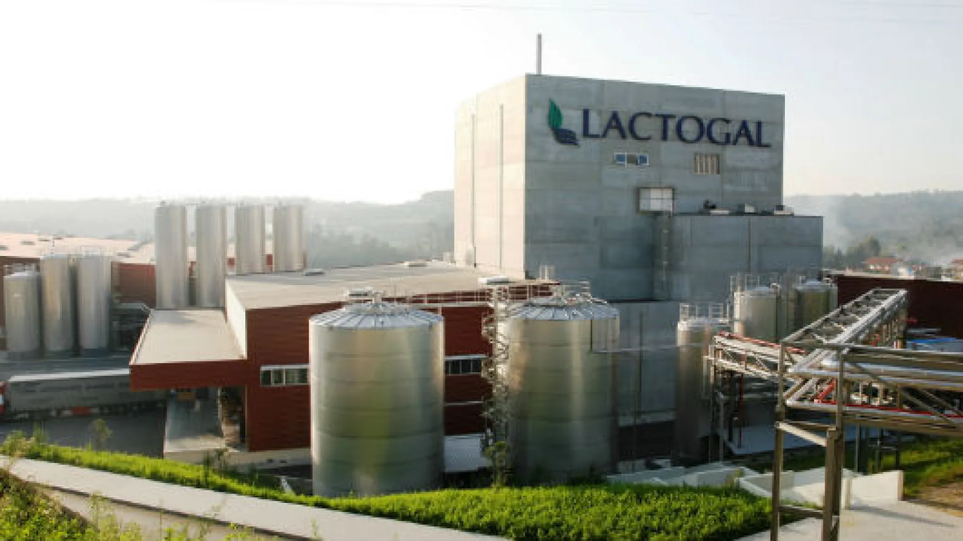 
                    Lactogal estima queda nos lucros em 2025 para cerca de 10 milhões 
                