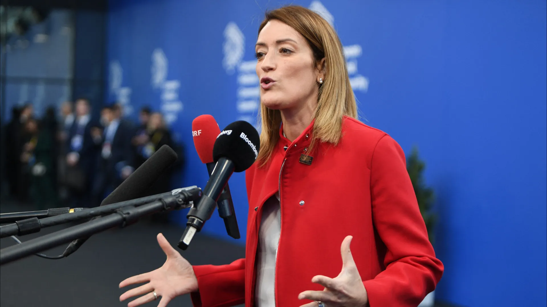 
                    Metsola pede a Von der Leyen medidas para habitação e não anúncios de Natal
                