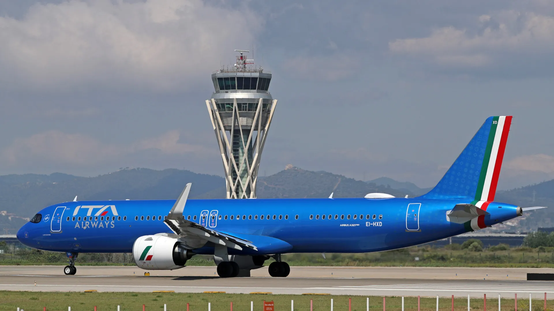 
                    Dezenas de voos cancelados em Itália devido a greve dos trabalhadores aéreos
                