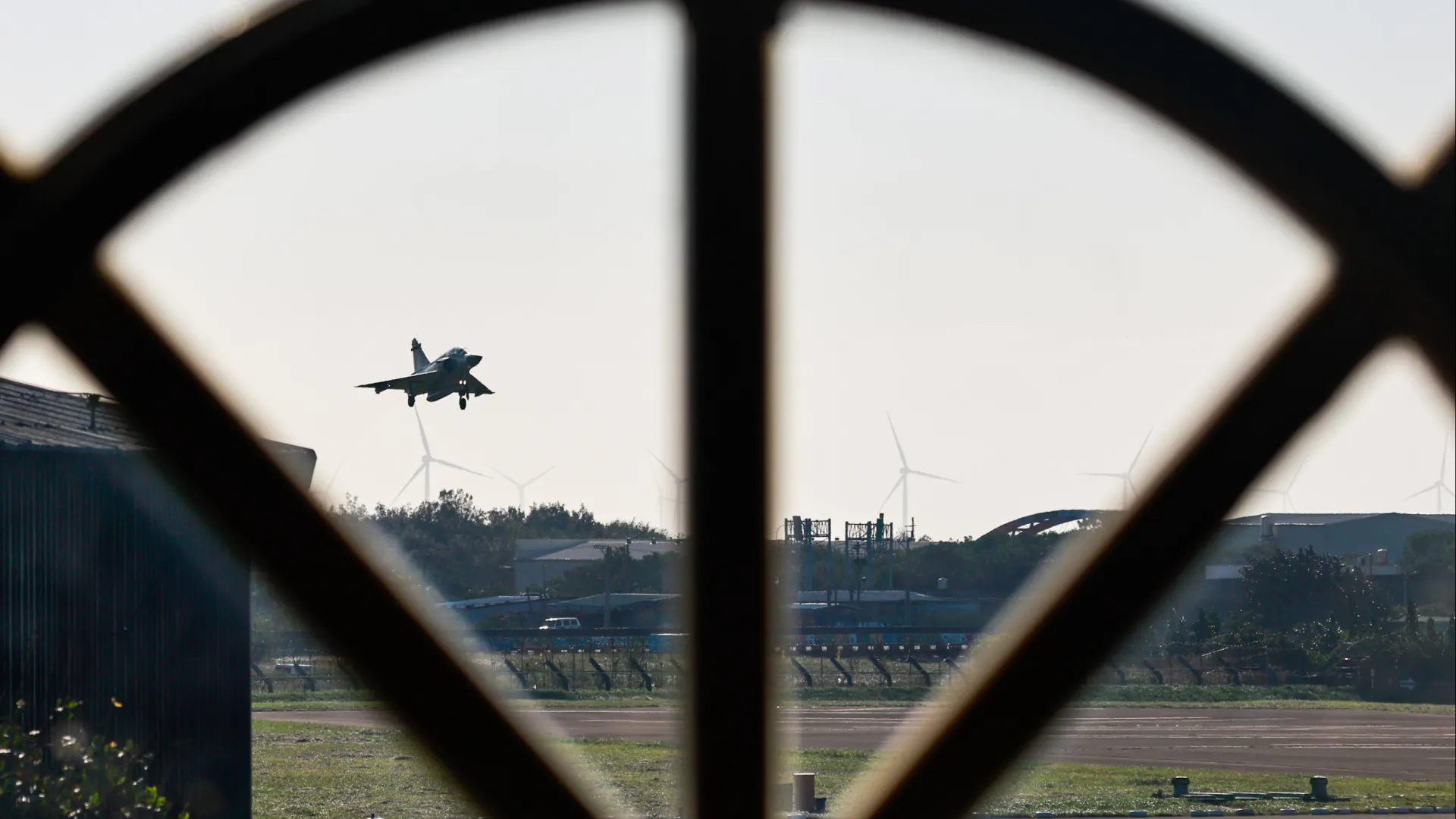 Taiwan testa munições antiaéreas de baixo custo para intercetar mísseis