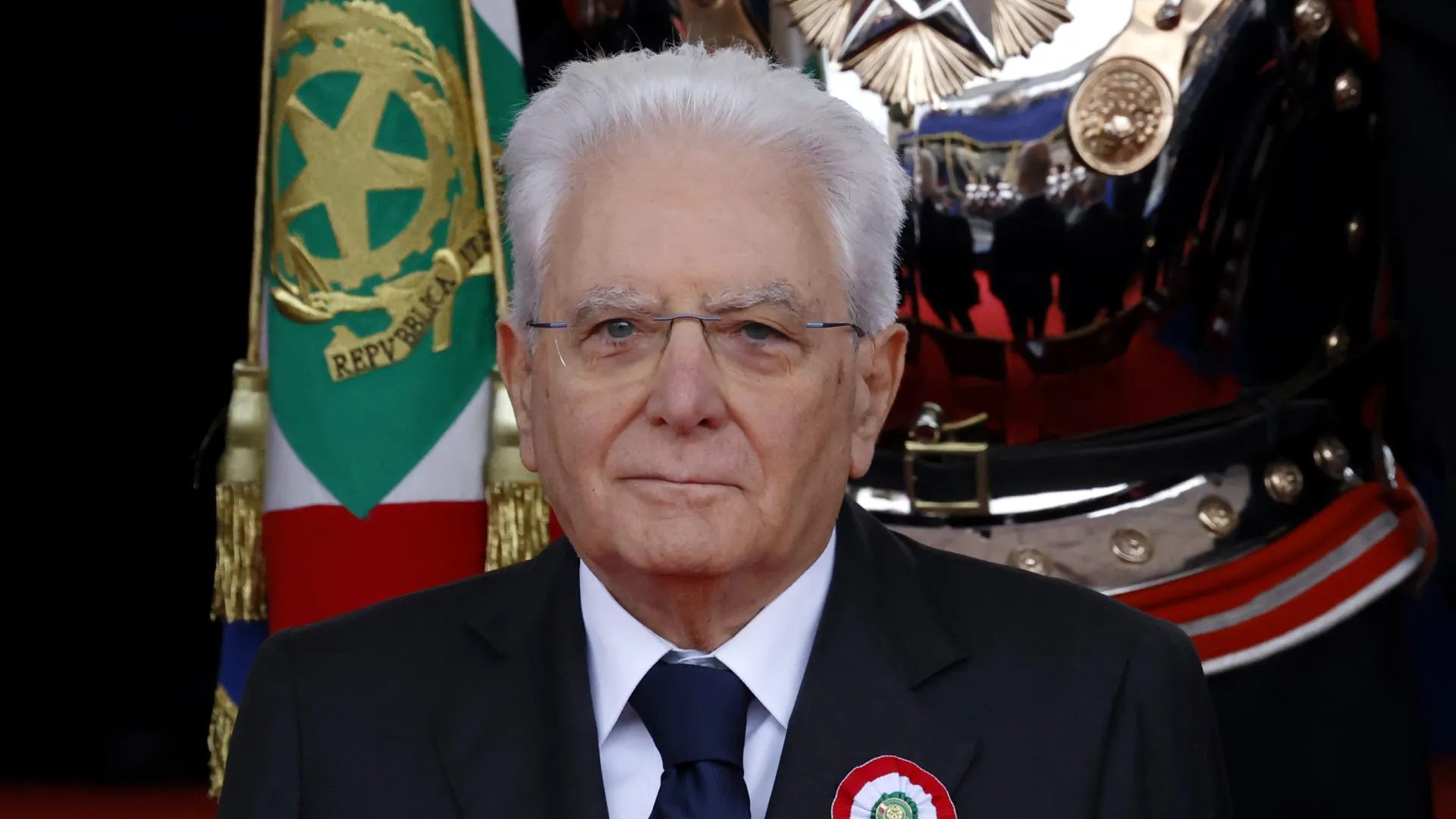 
                    Itália convoca embaixador do Irão após deputado rasgar foto de Mattarella
                