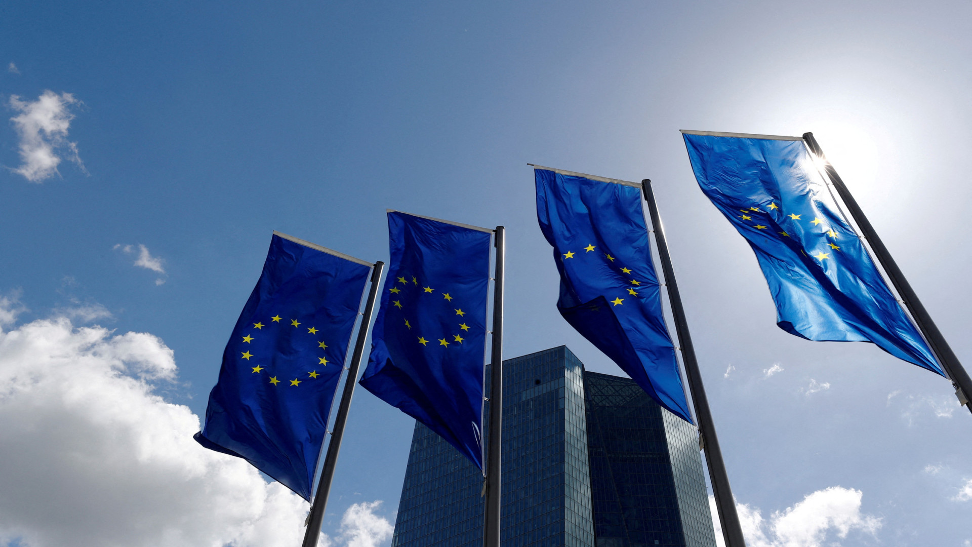 Tarifas. Principais empresas da zona euro suspendem investimentos