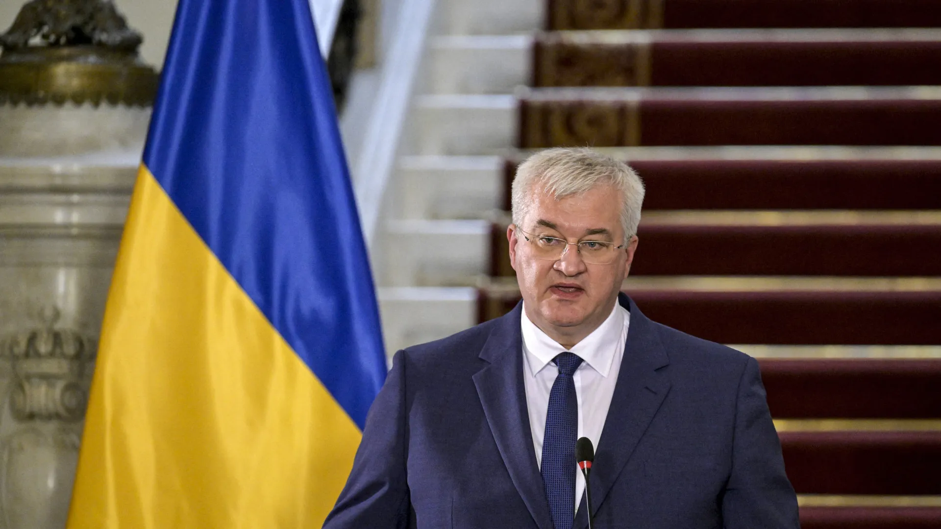 
                    Ministros ucraniano e chinês discutem 