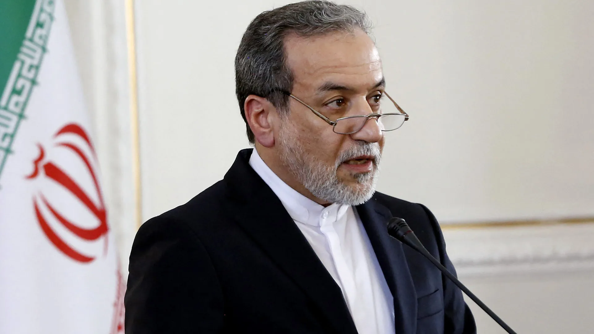 
                    Irão acusa EUA de atacar instalação de dessalinização em ilha do Golfo
                